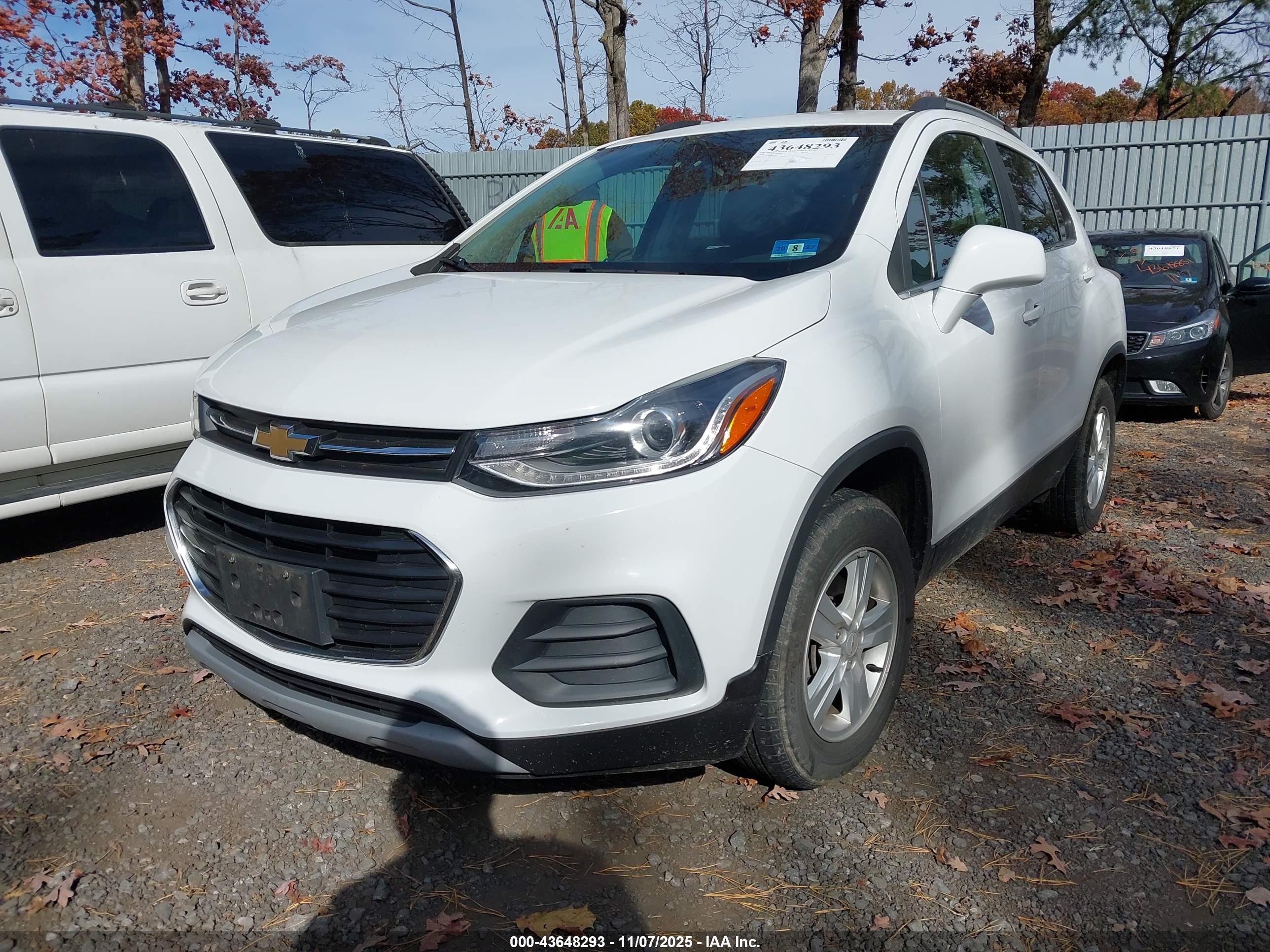 CHEVROLET TRAX image 2