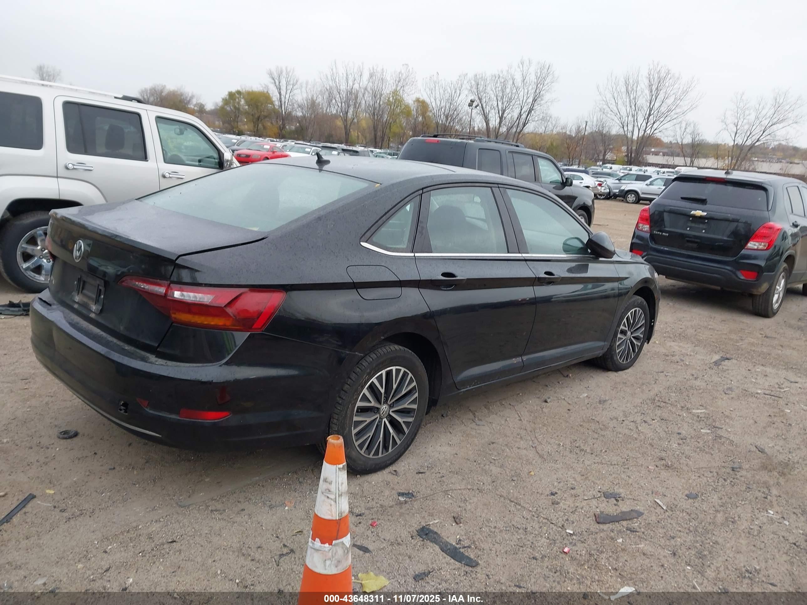 VOLKSWAGEN JETTA image 4