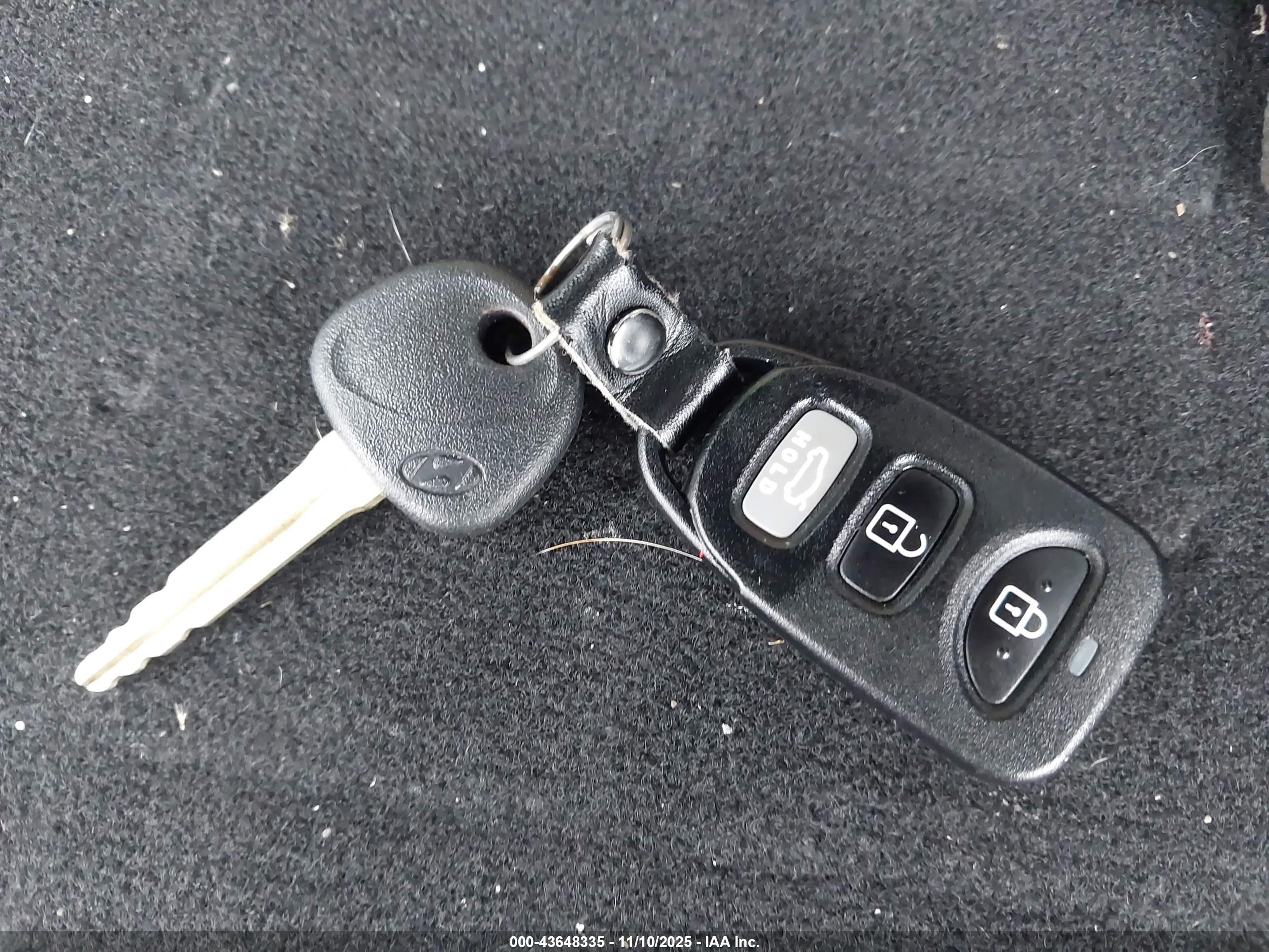 HYUNDAI ELANTRA image 11