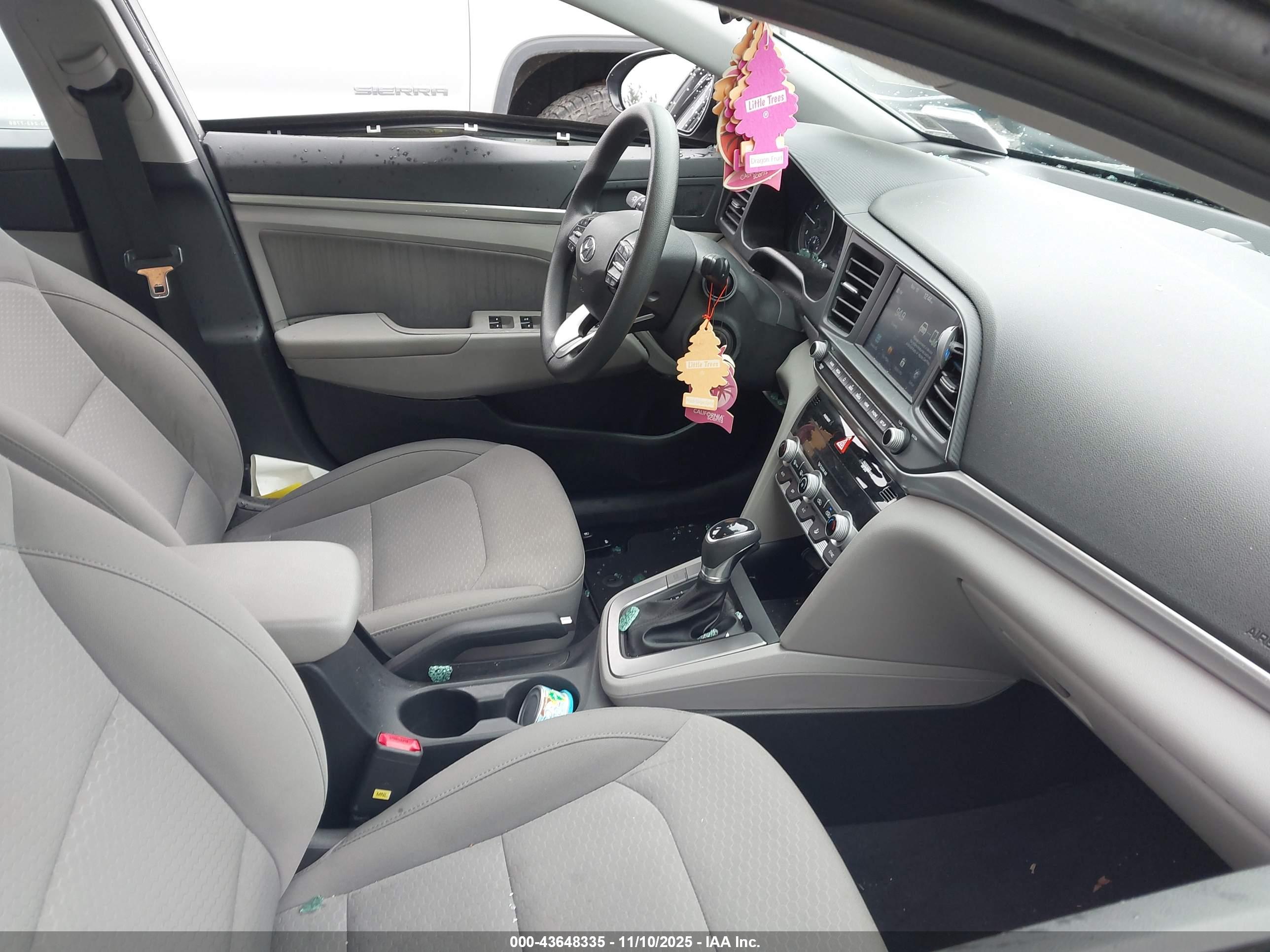 HYUNDAI ELANTRA image 5