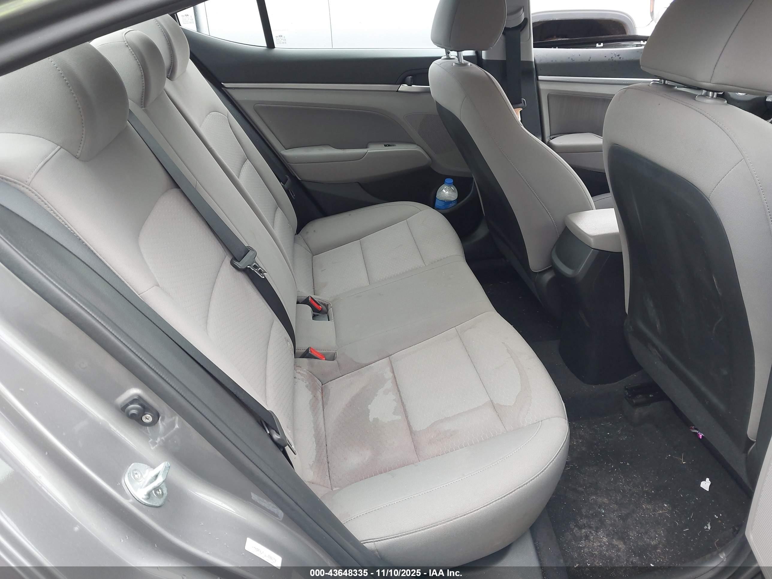 HYUNDAI ELANTRA image 8
