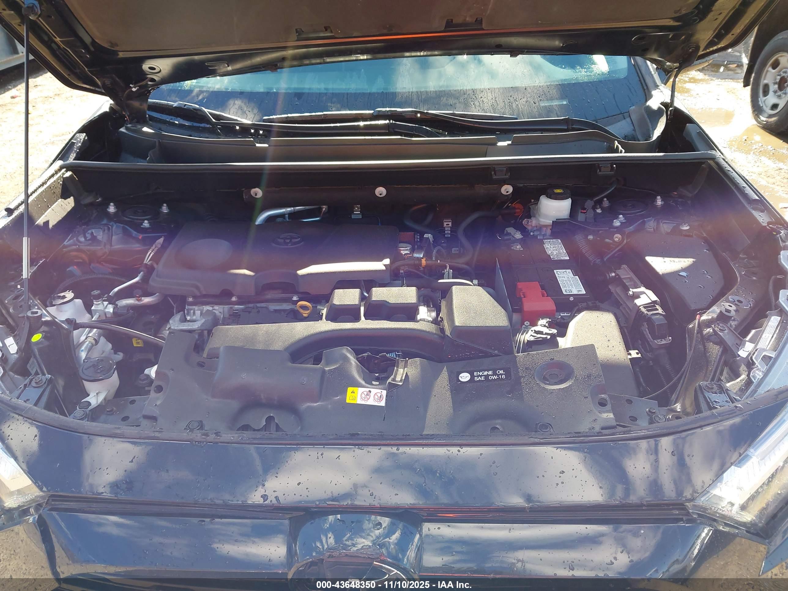 TOYOTA RAV4 image 10