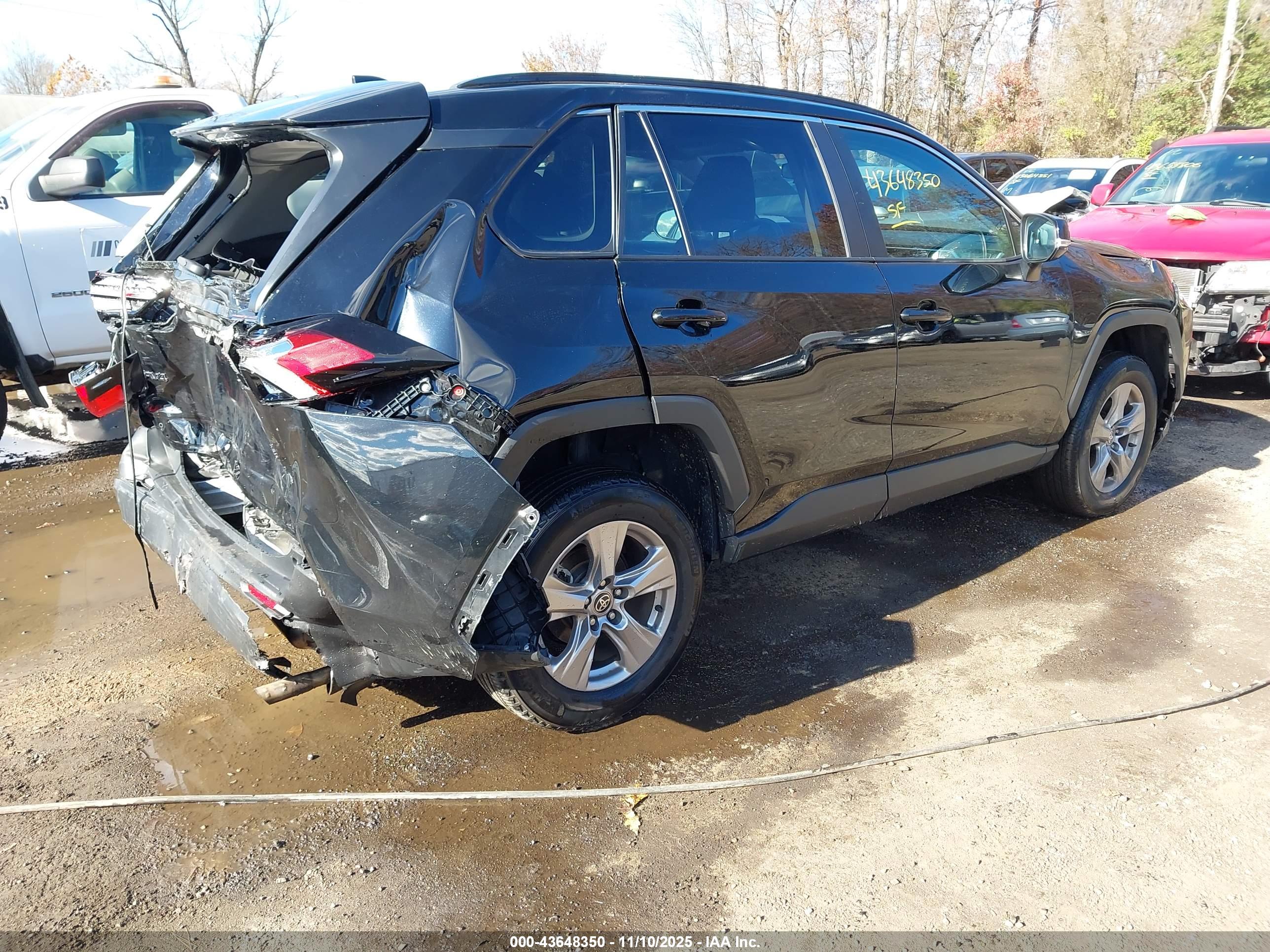 TOYOTA RAV4 image 4
