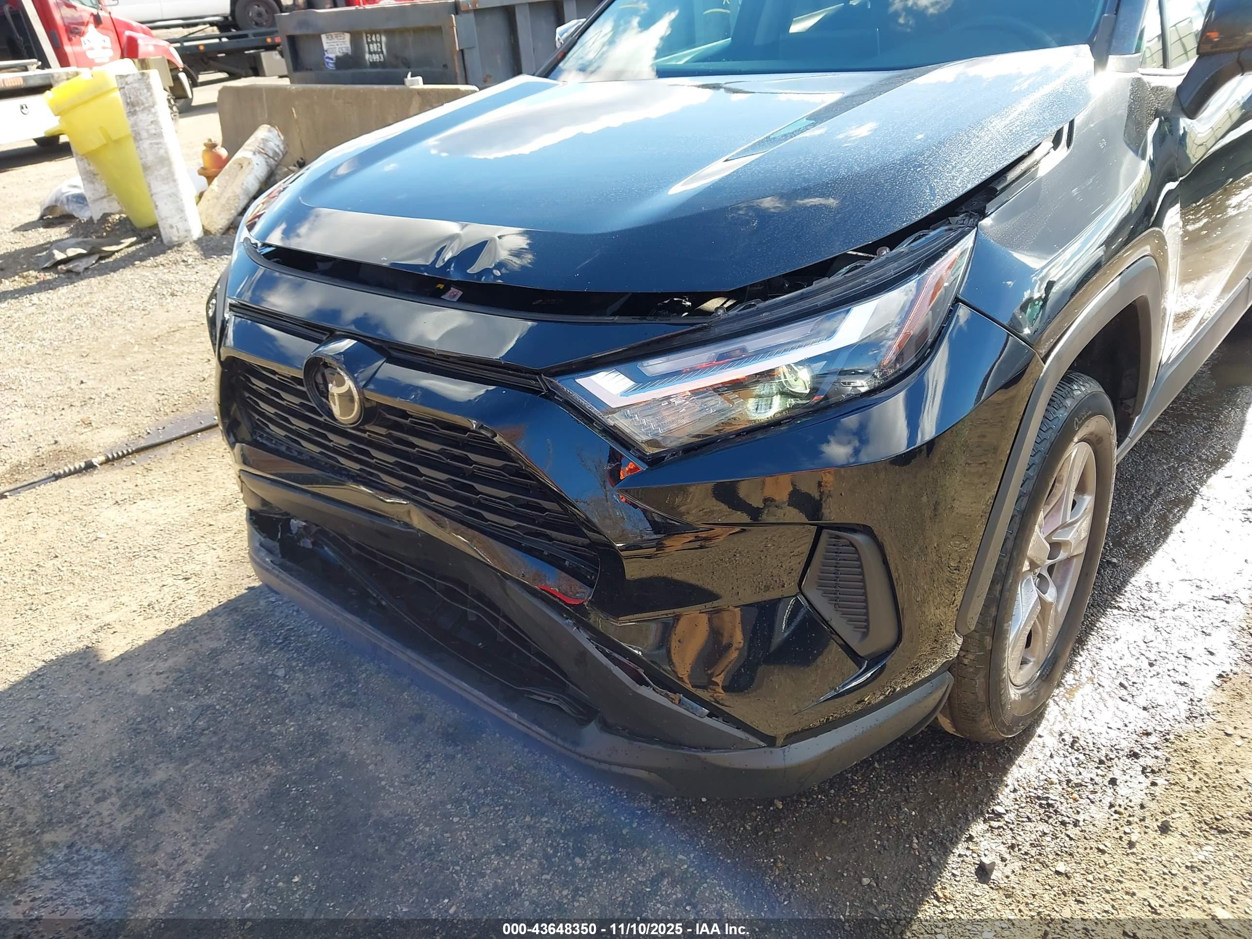 TOYOTA RAV4 image 6