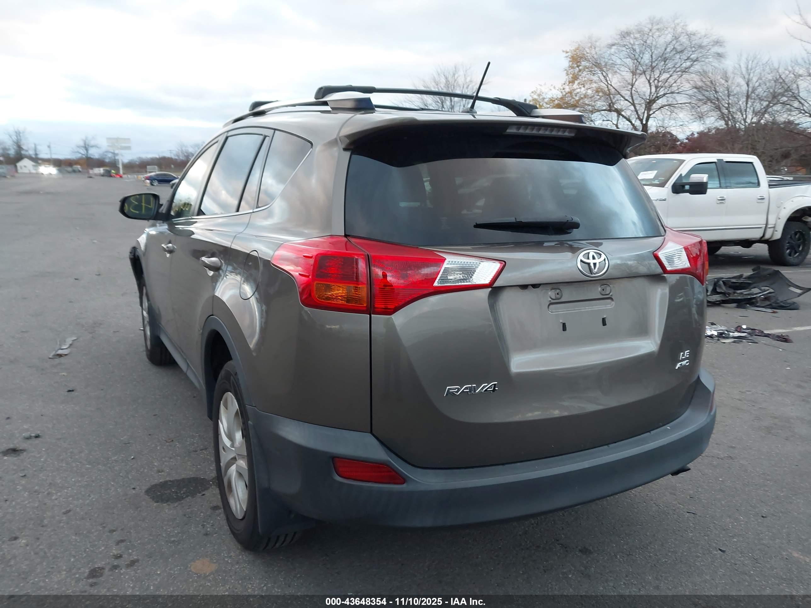 TOYOTA RAV4 image 3