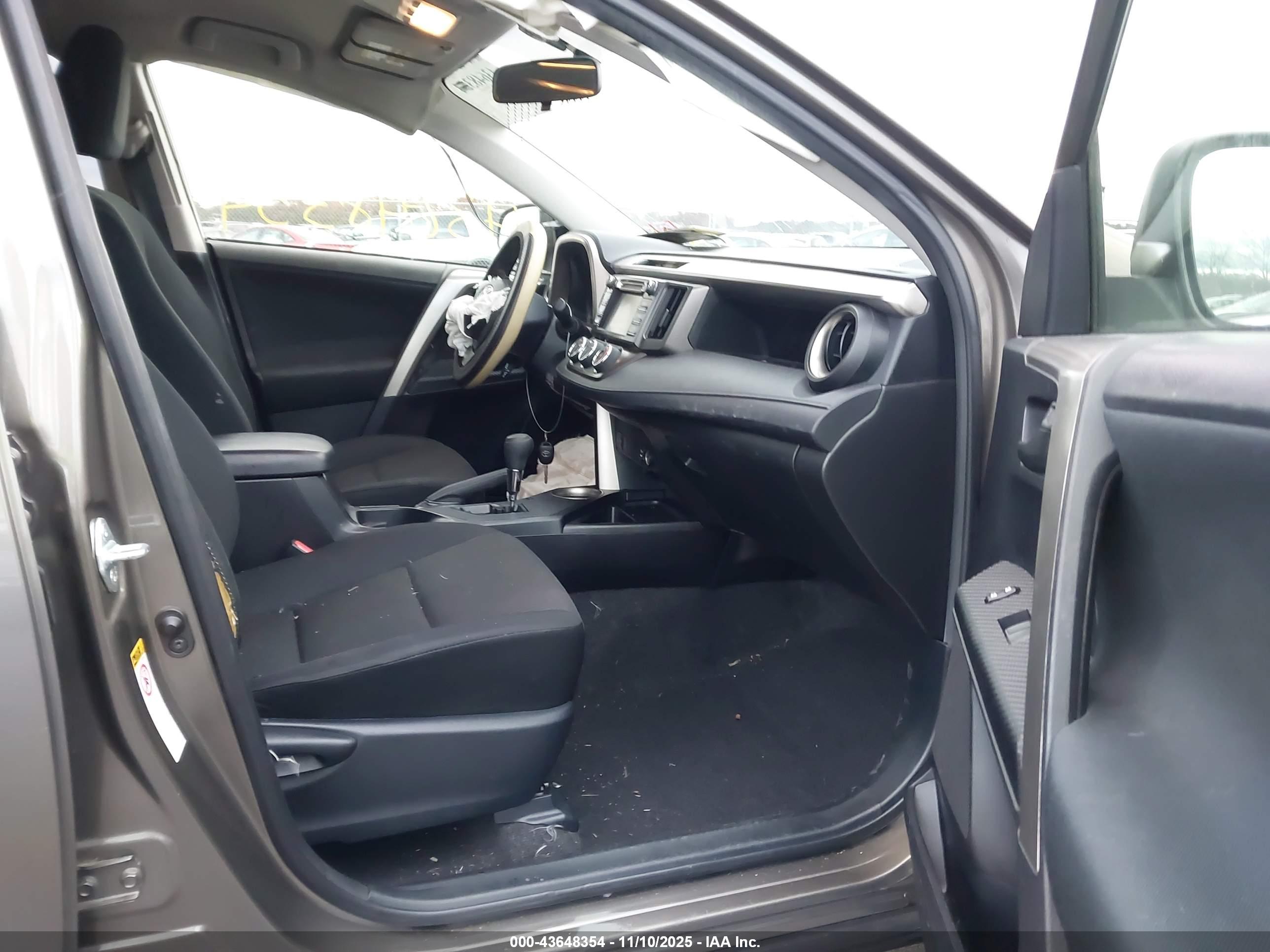 TOYOTA RAV4 image 5