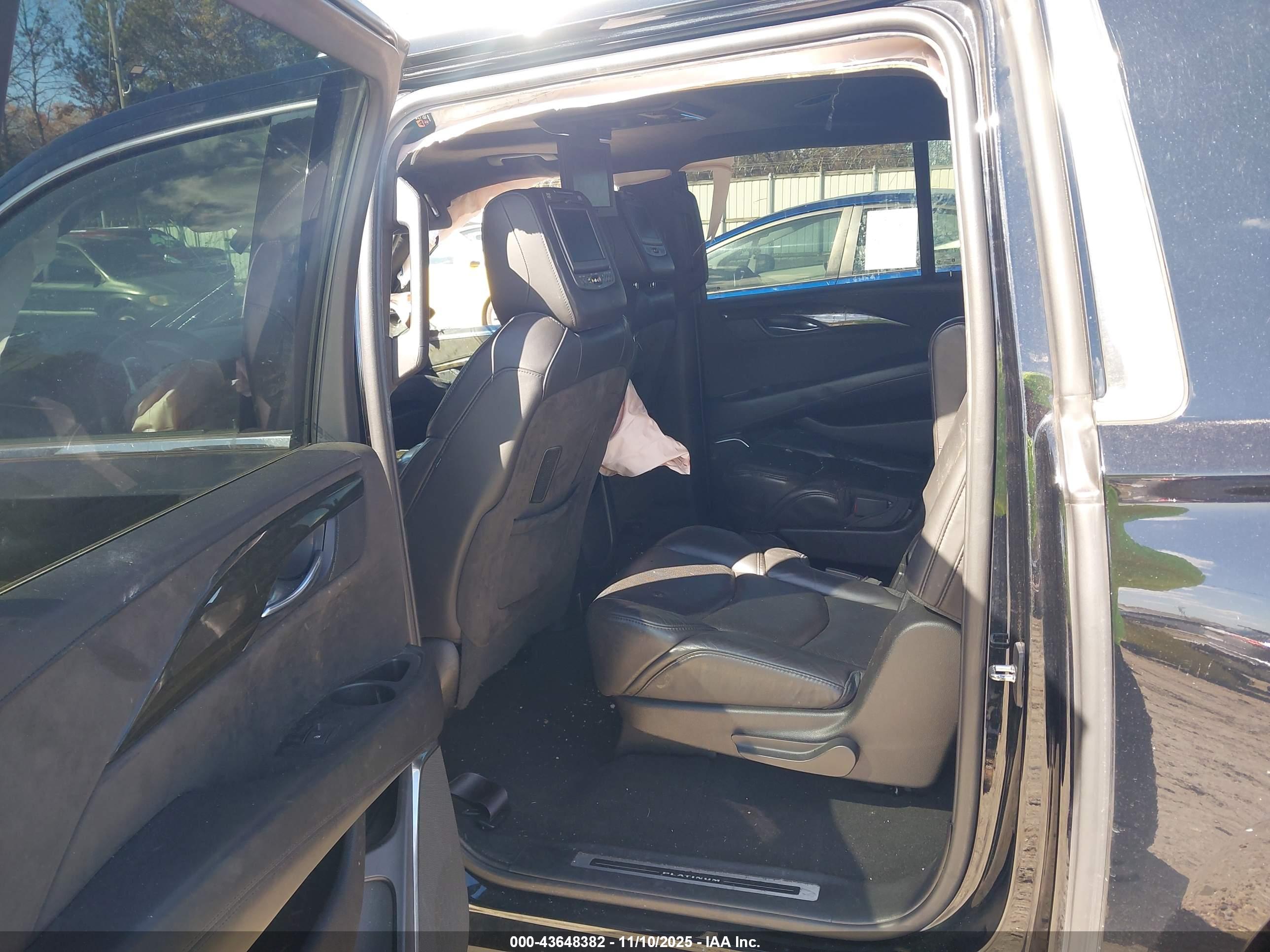 CADILLAC ESCALADE image 8
