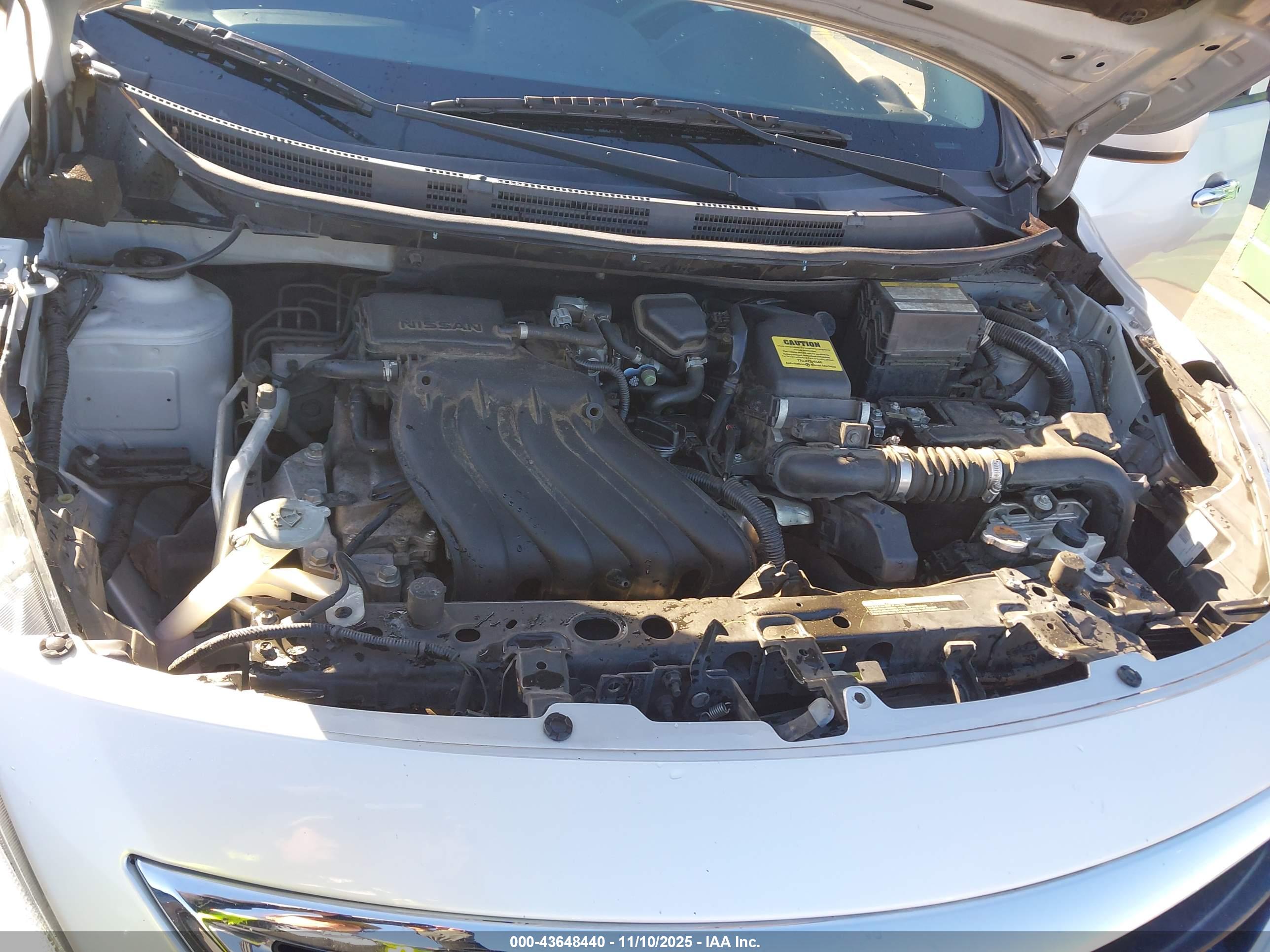 NISSAN VERSA image 10