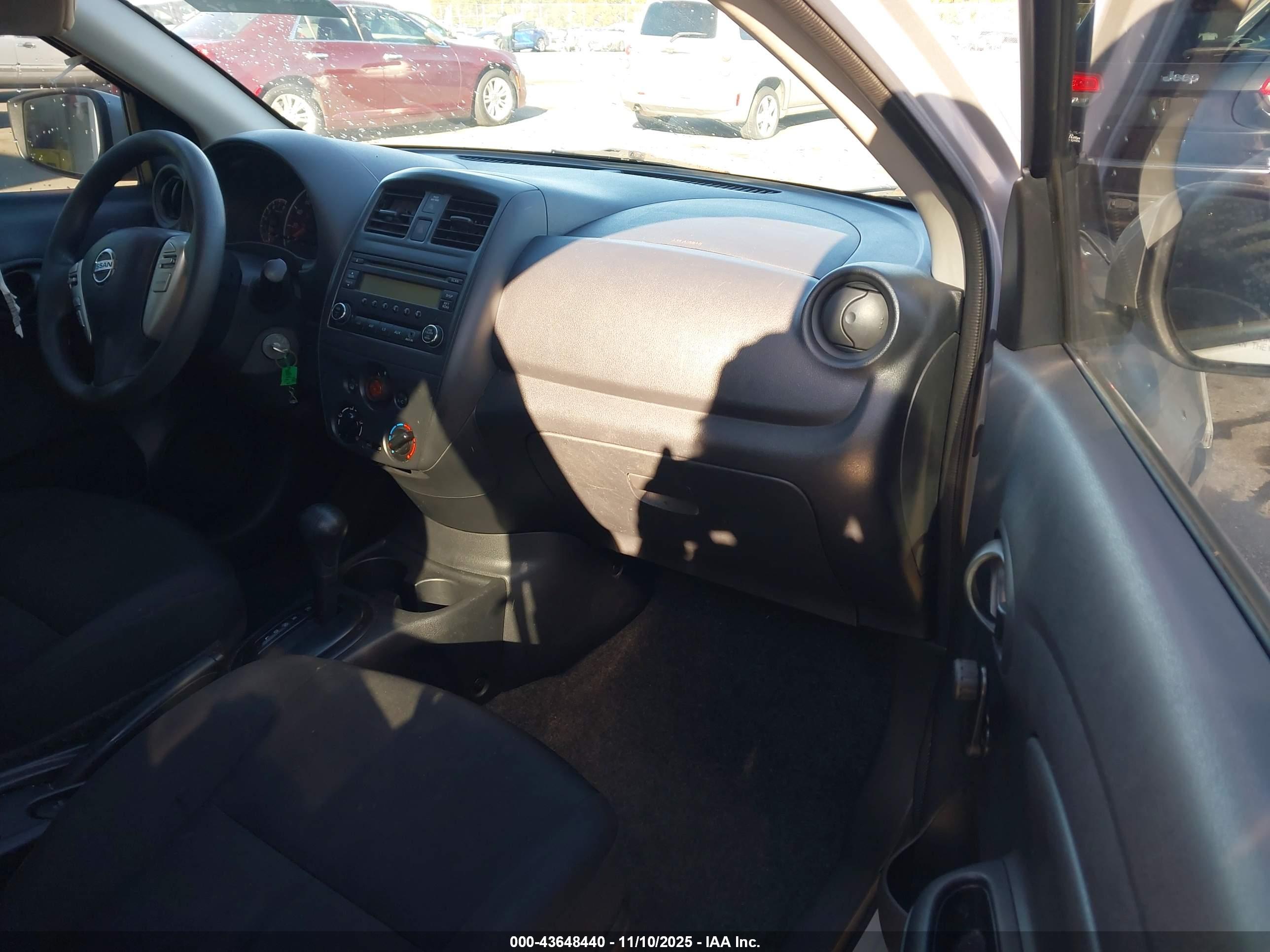 NISSAN VERSA image 5