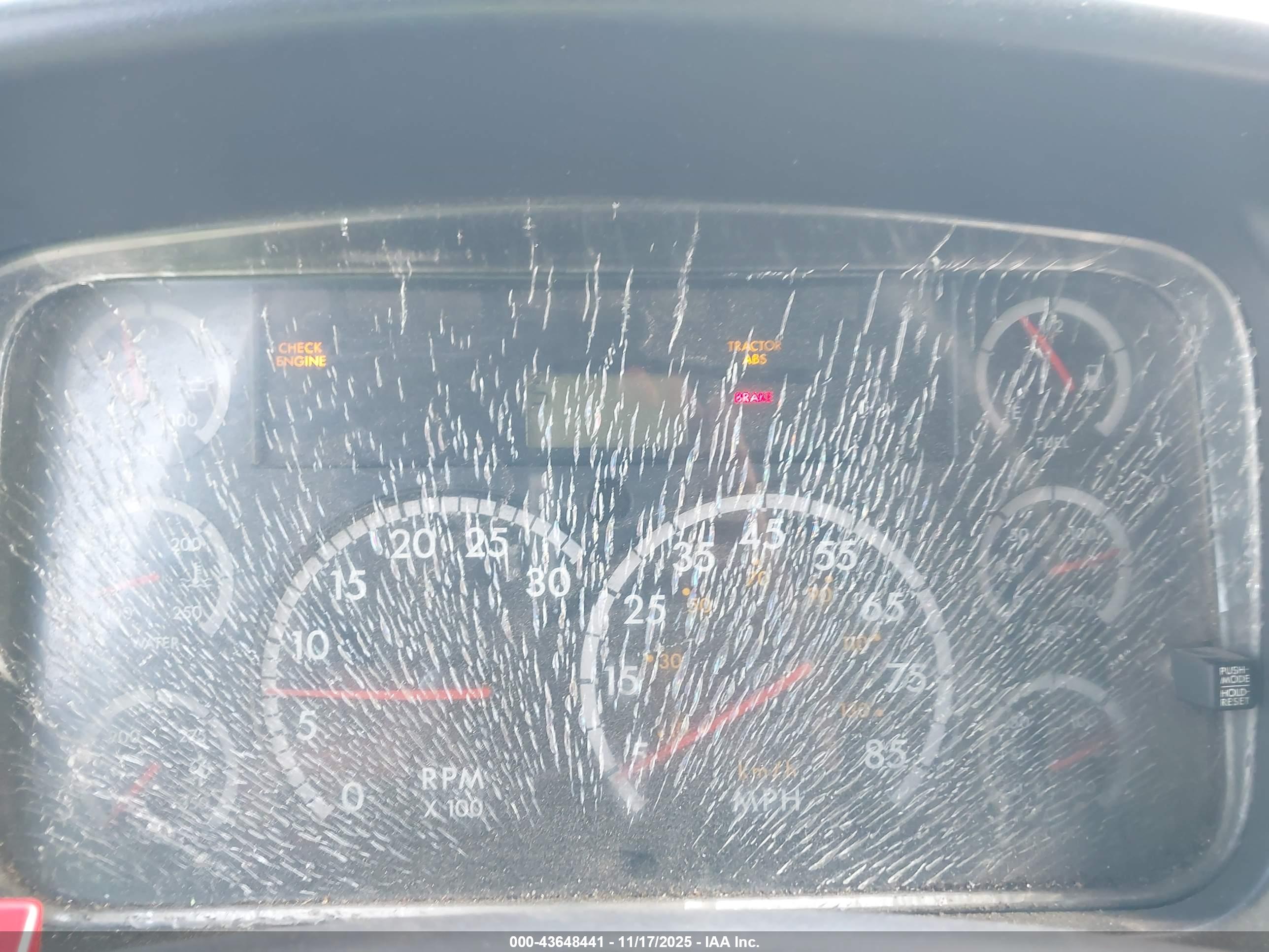 FREIGHTLINER M2 image 6
