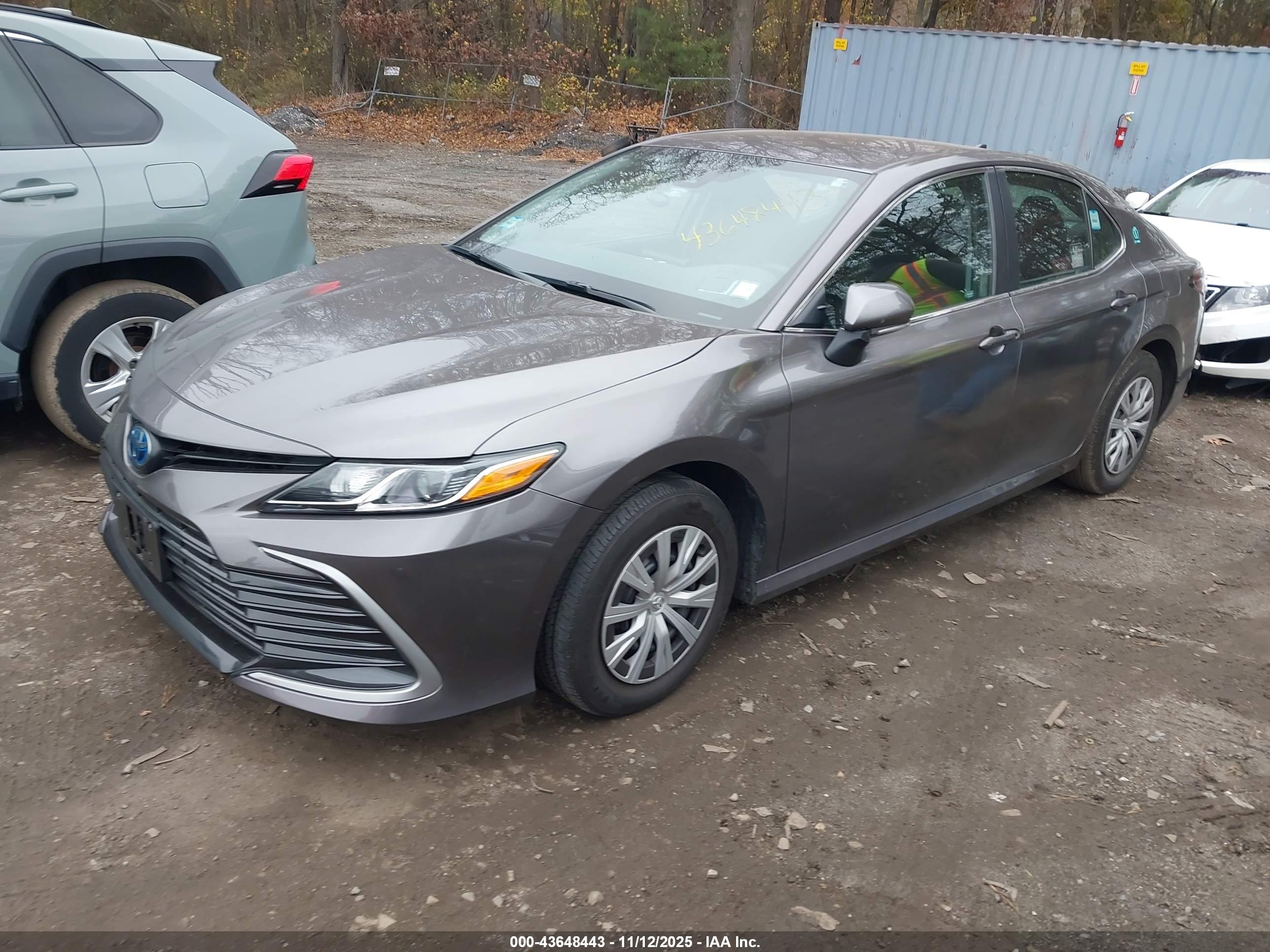 TOYOTA CAMRY image 2