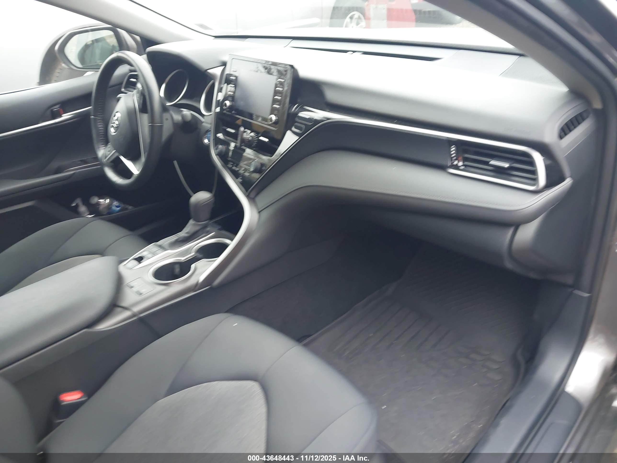 TOYOTA CAMRY image 5