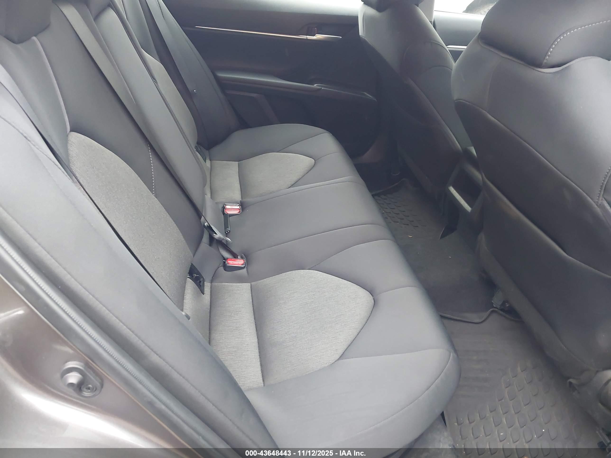 TOYOTA CAMRY image 8