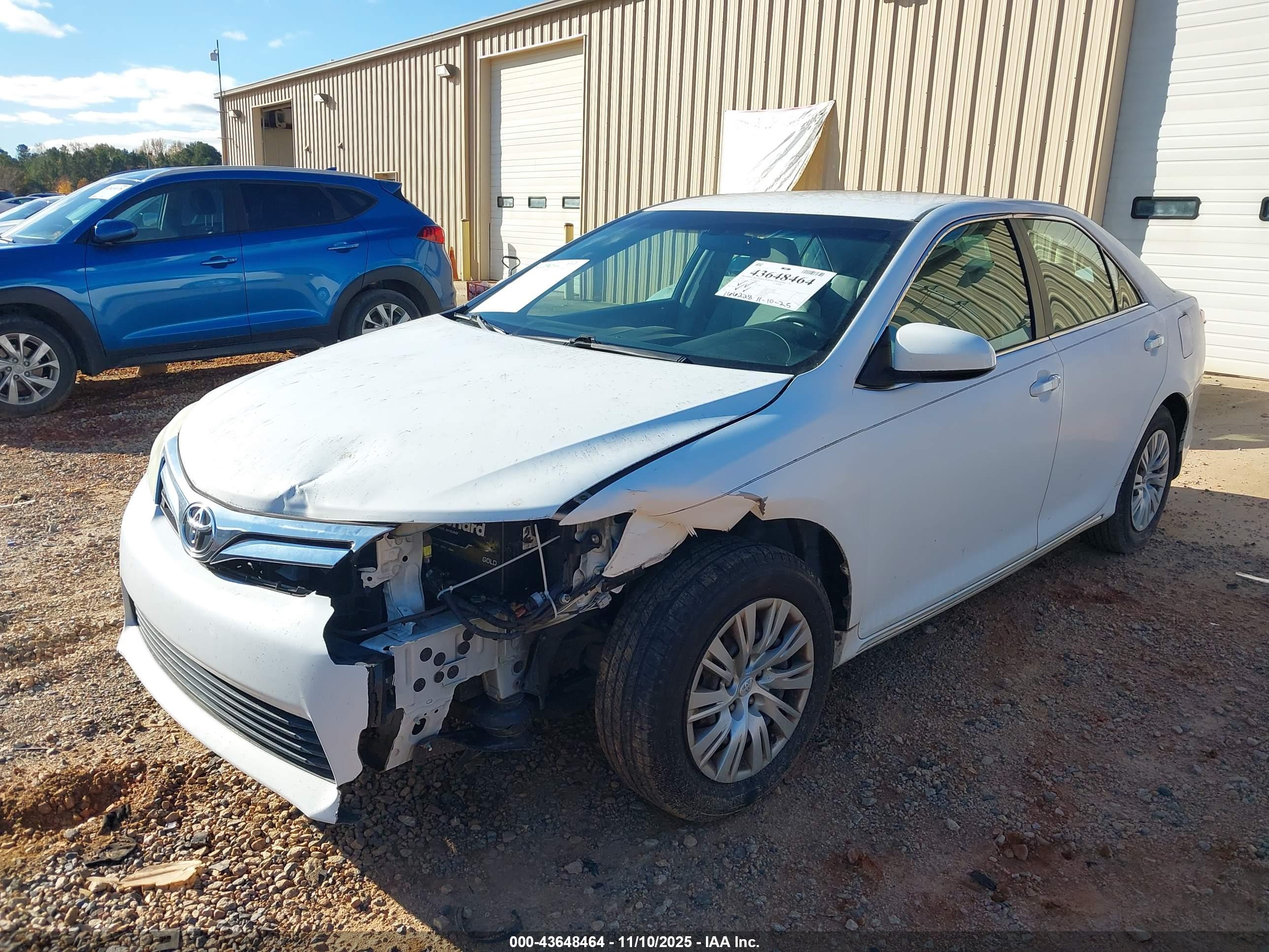 TOYOTA CAMRY image 2