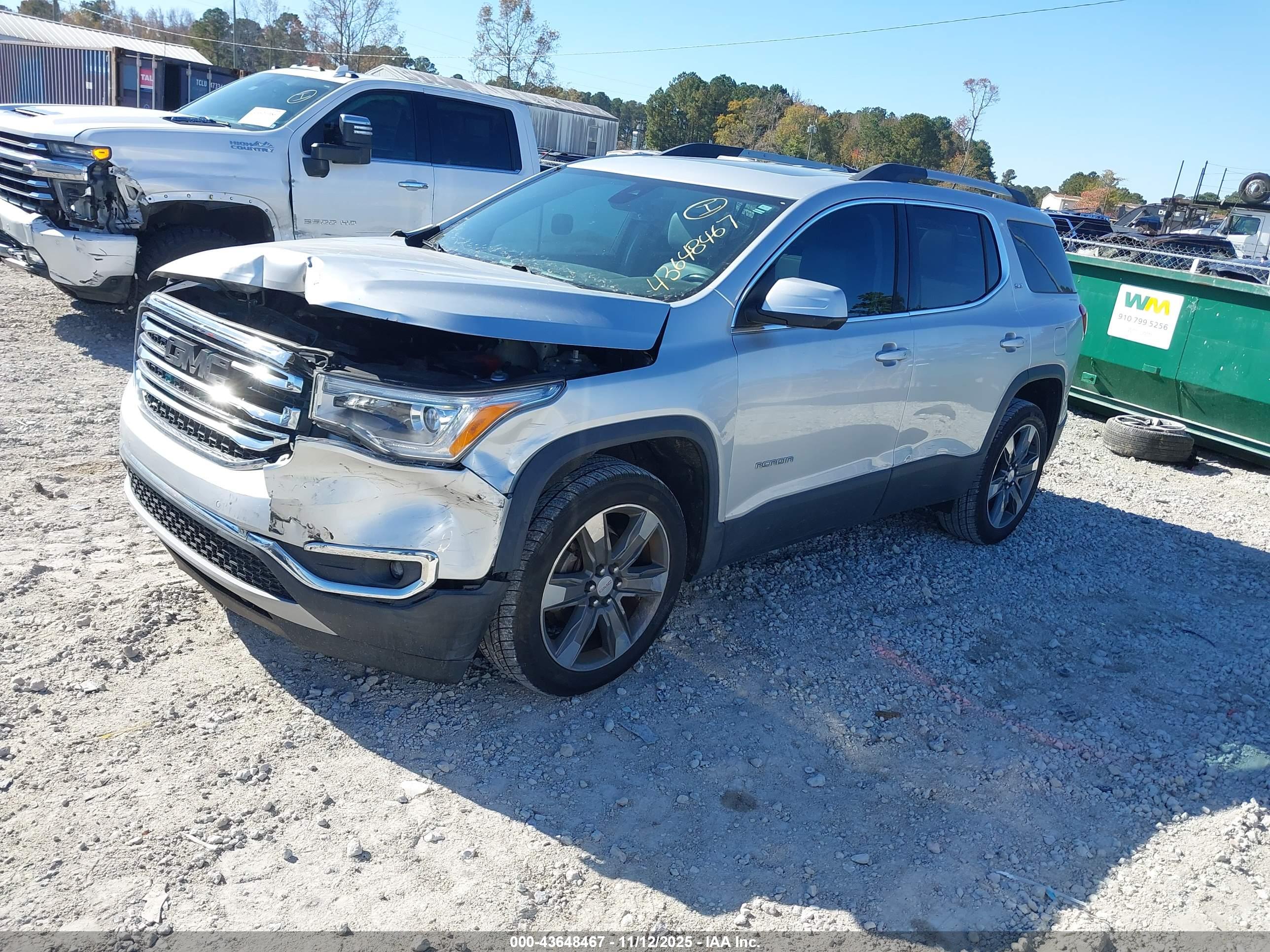 GMC ACADIA image 2