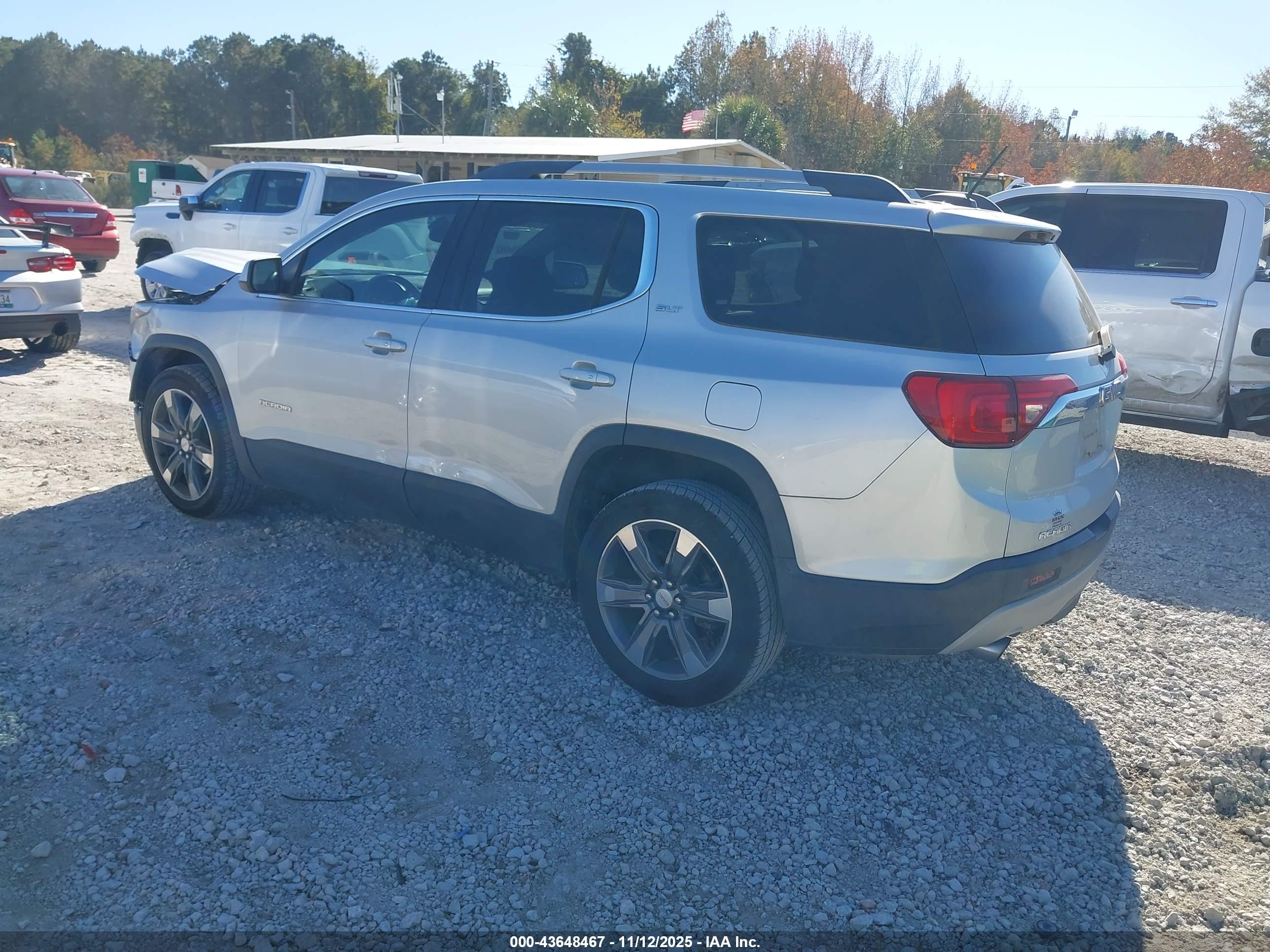 GMC ACADIA image 3