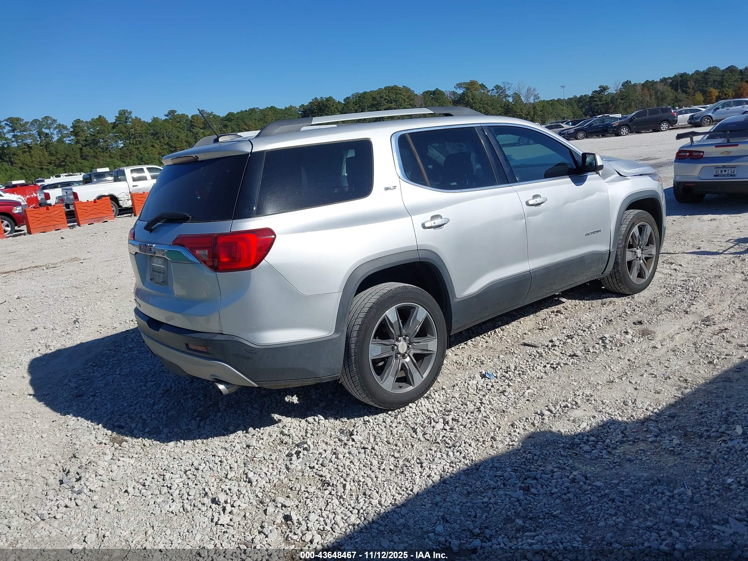 GMC ACADIA image 4