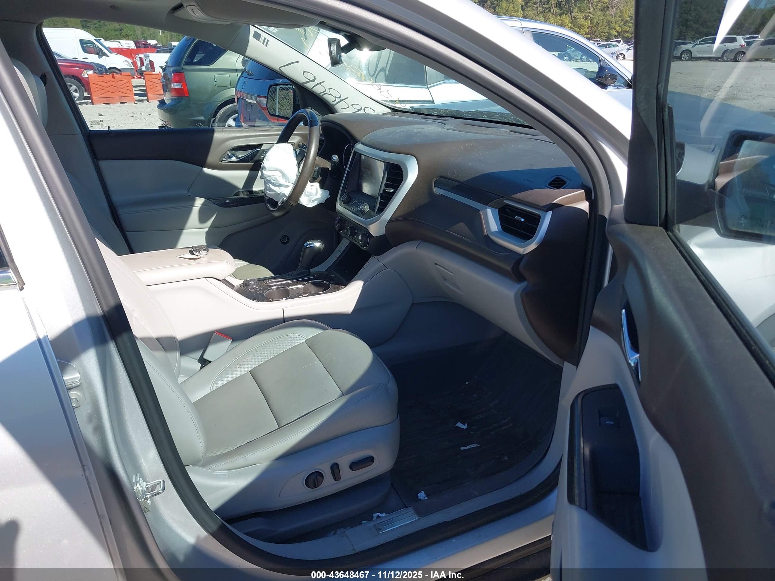 GMC ACADIA image 5