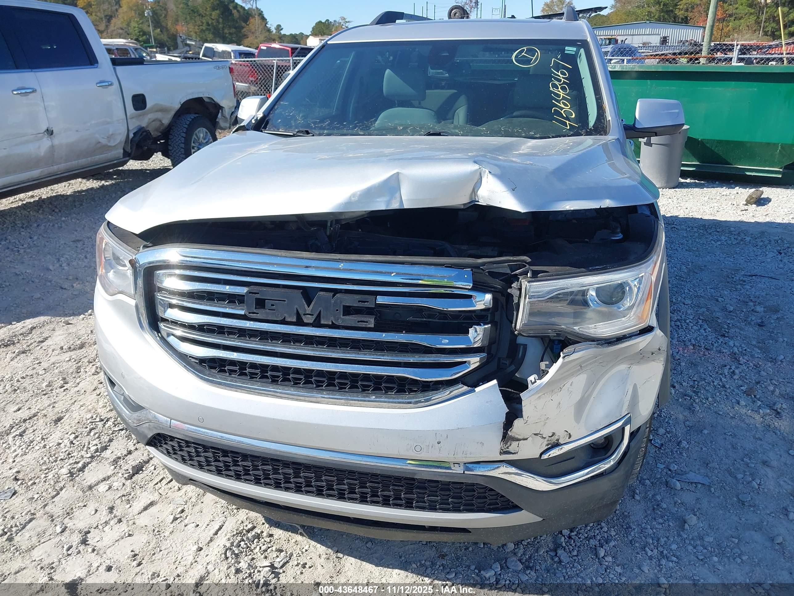 GMC ACADIA image 6
