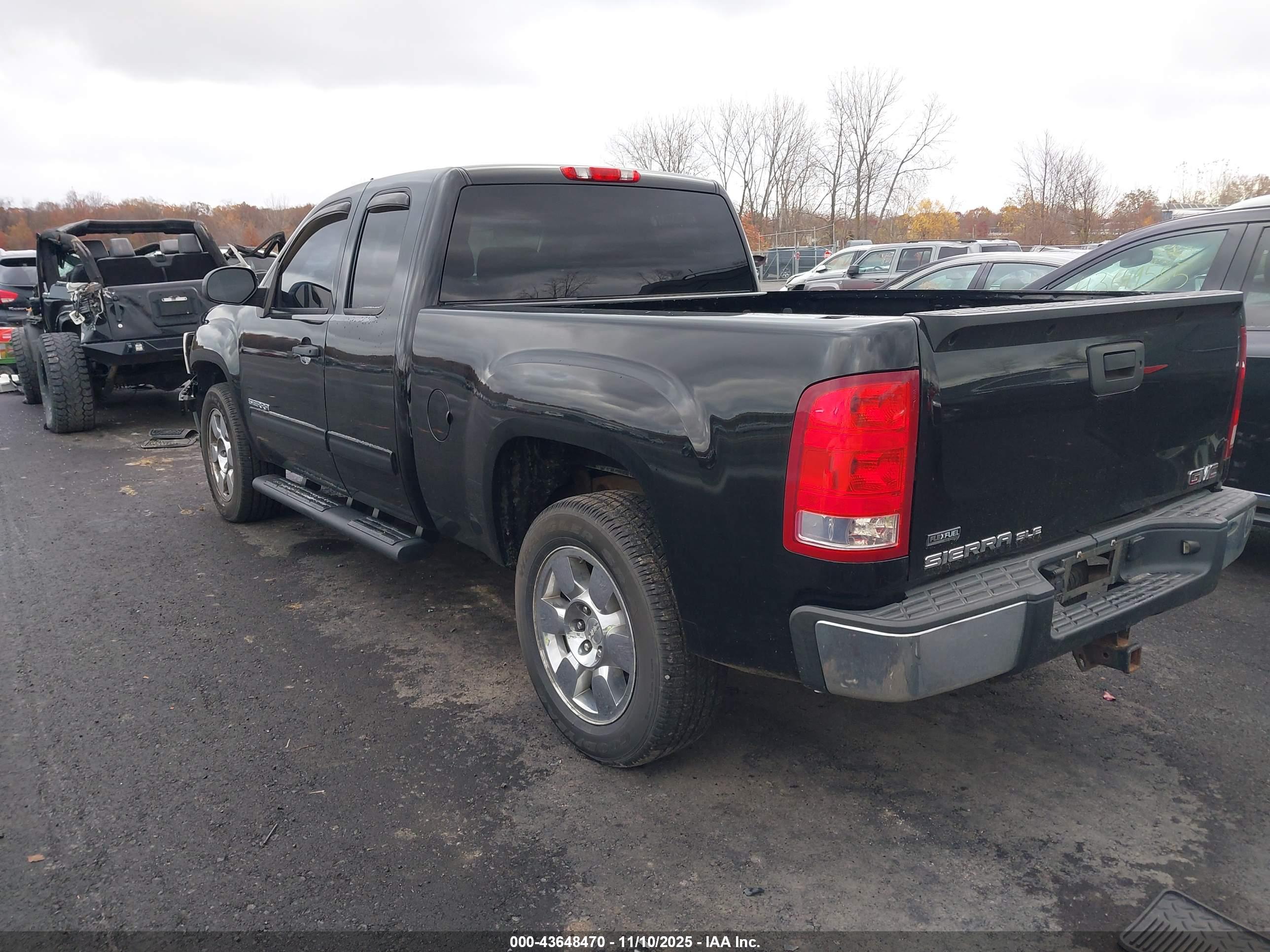 GMC SIERRA image 3