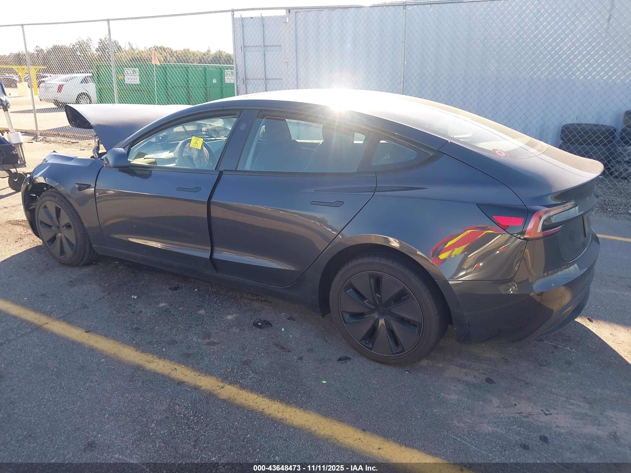 TESLA MODEL image 3