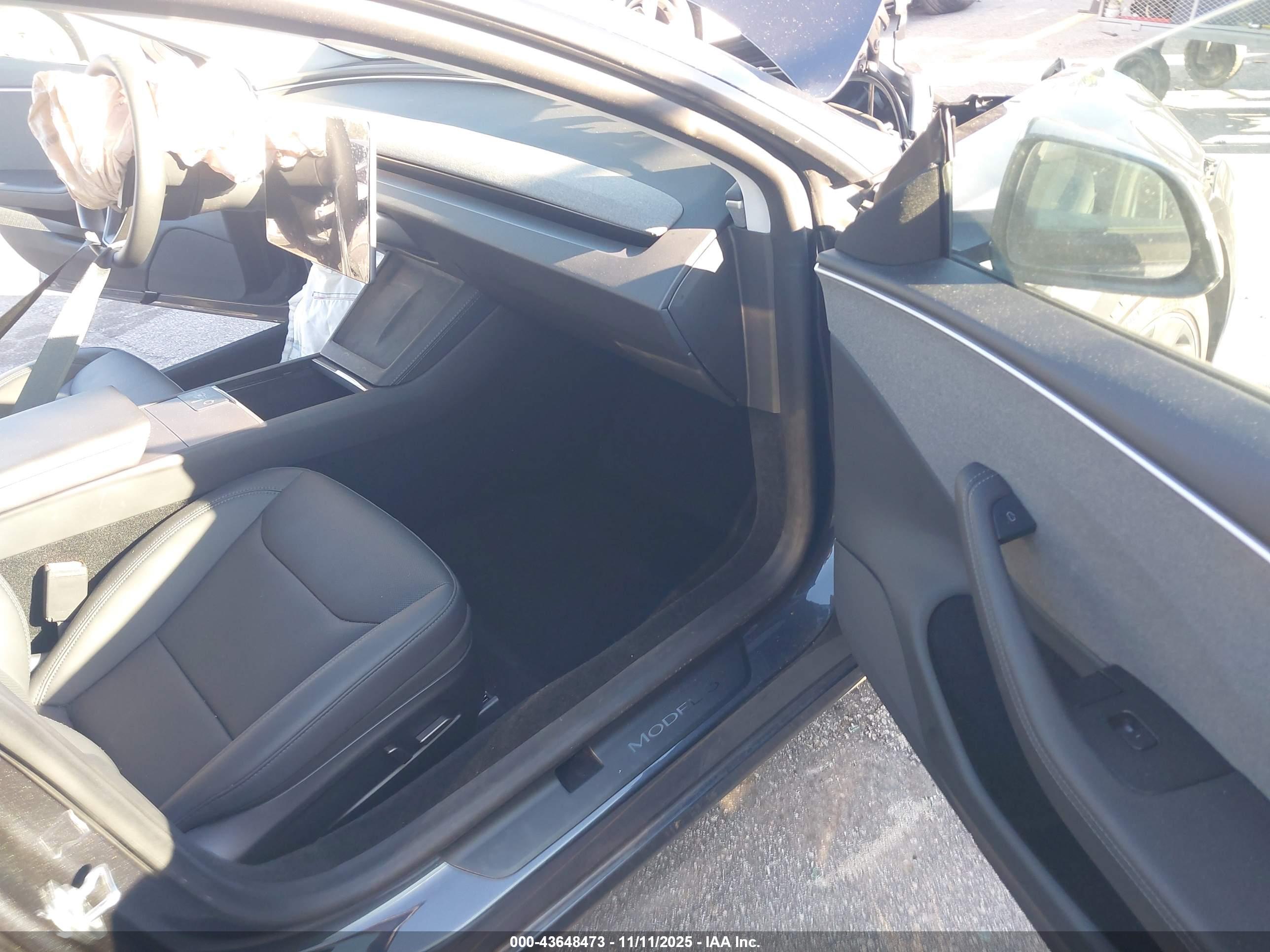 TESLA MODEL image 5