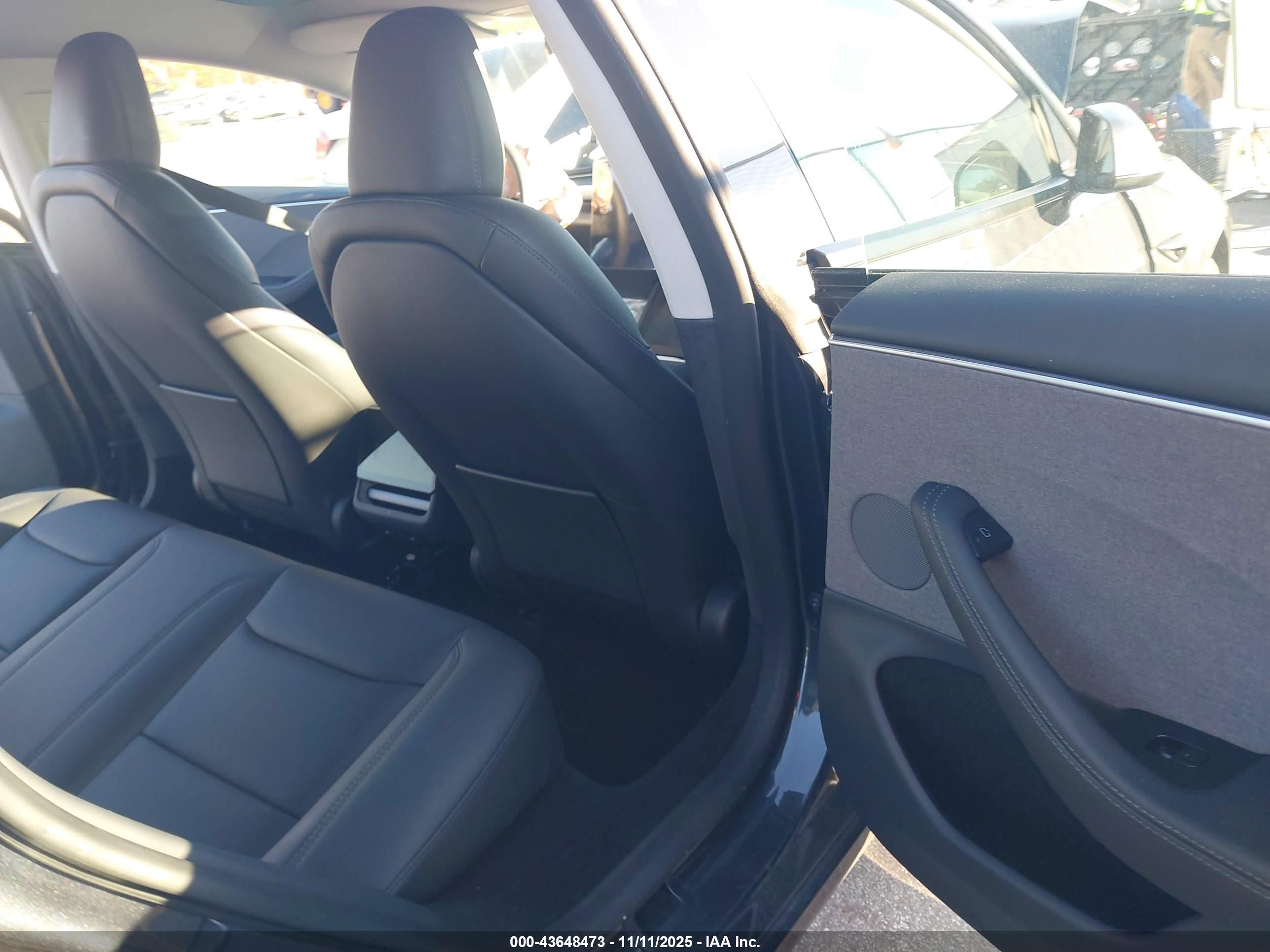 TESLA MODEL image 8
