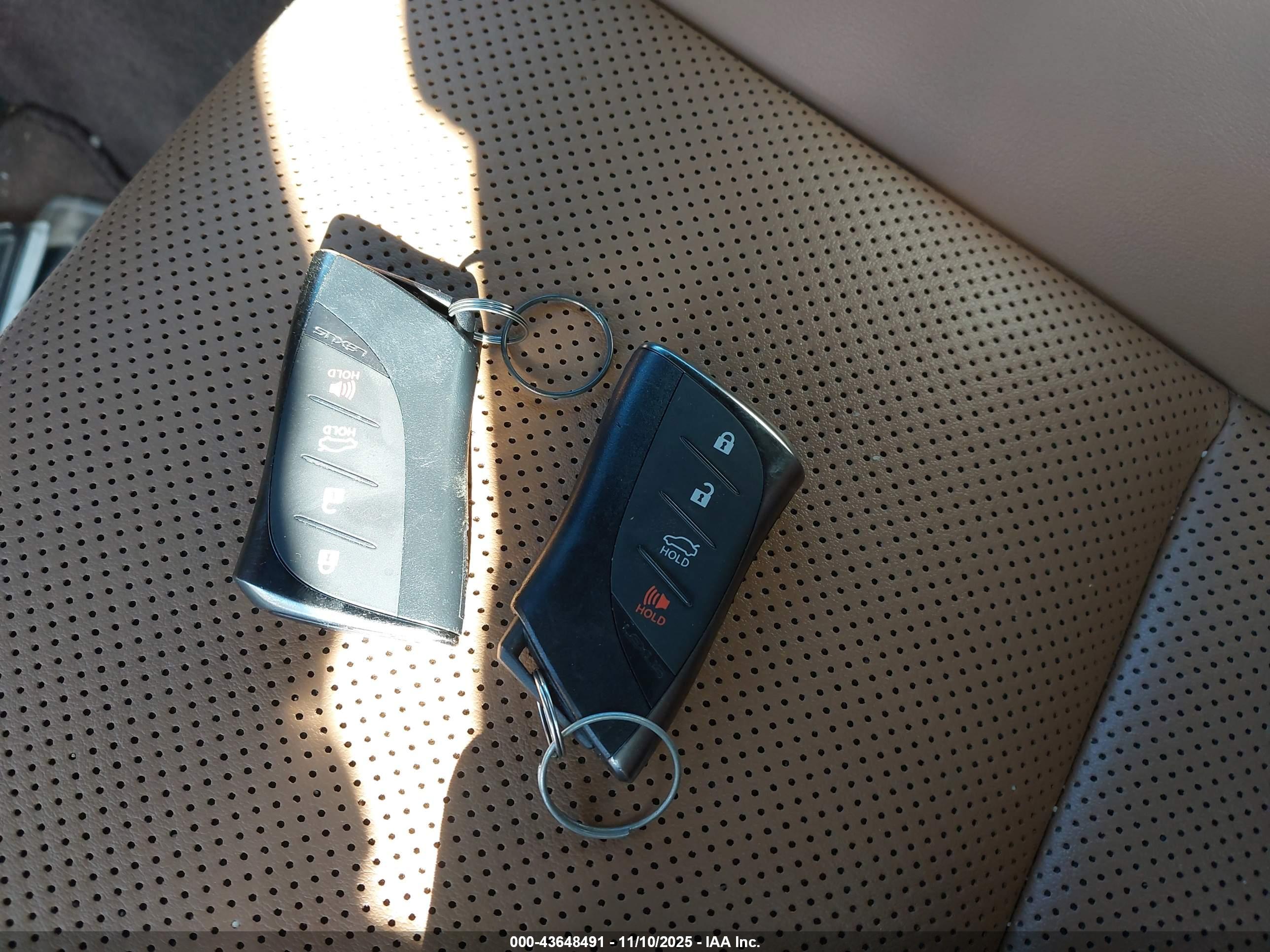 LEXUS ES image 11