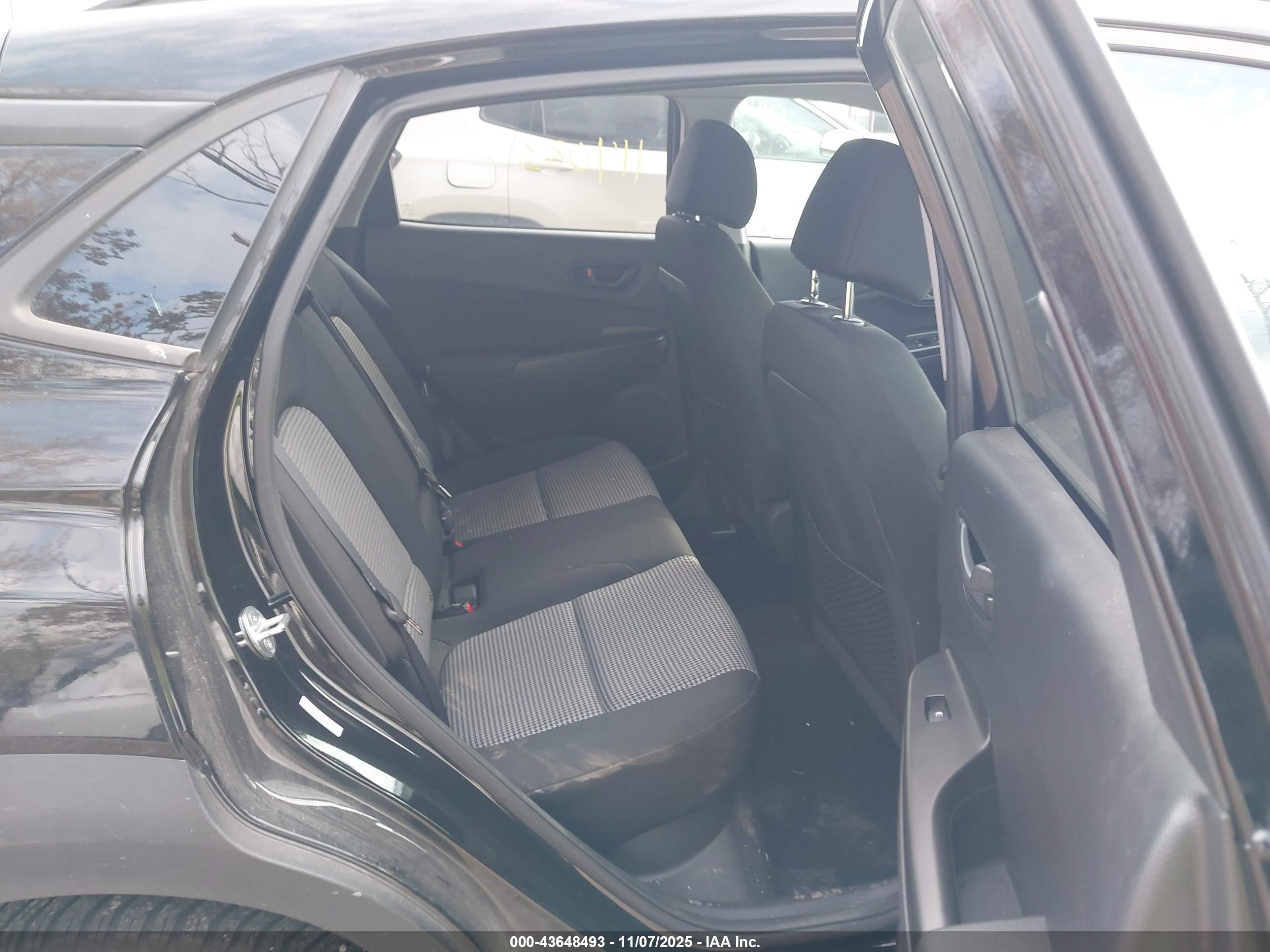 HYUNDAI KONA image 8
