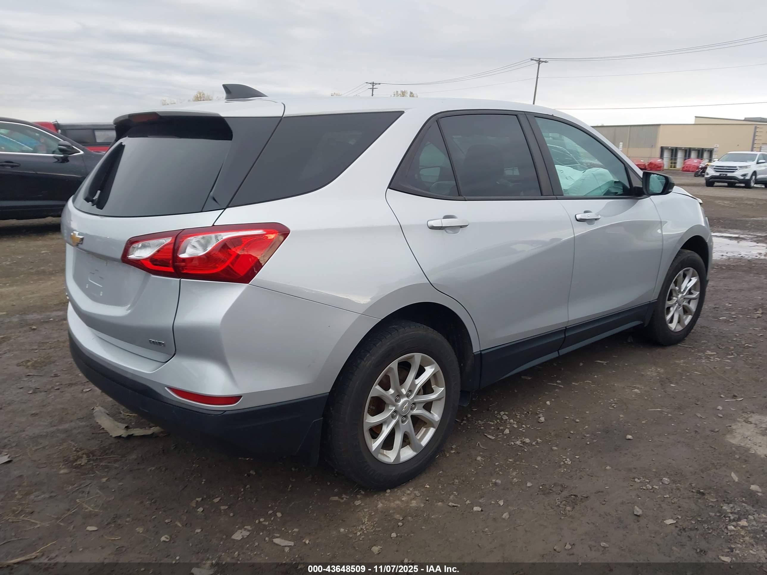 CHEVROLET EQUINOX image 4