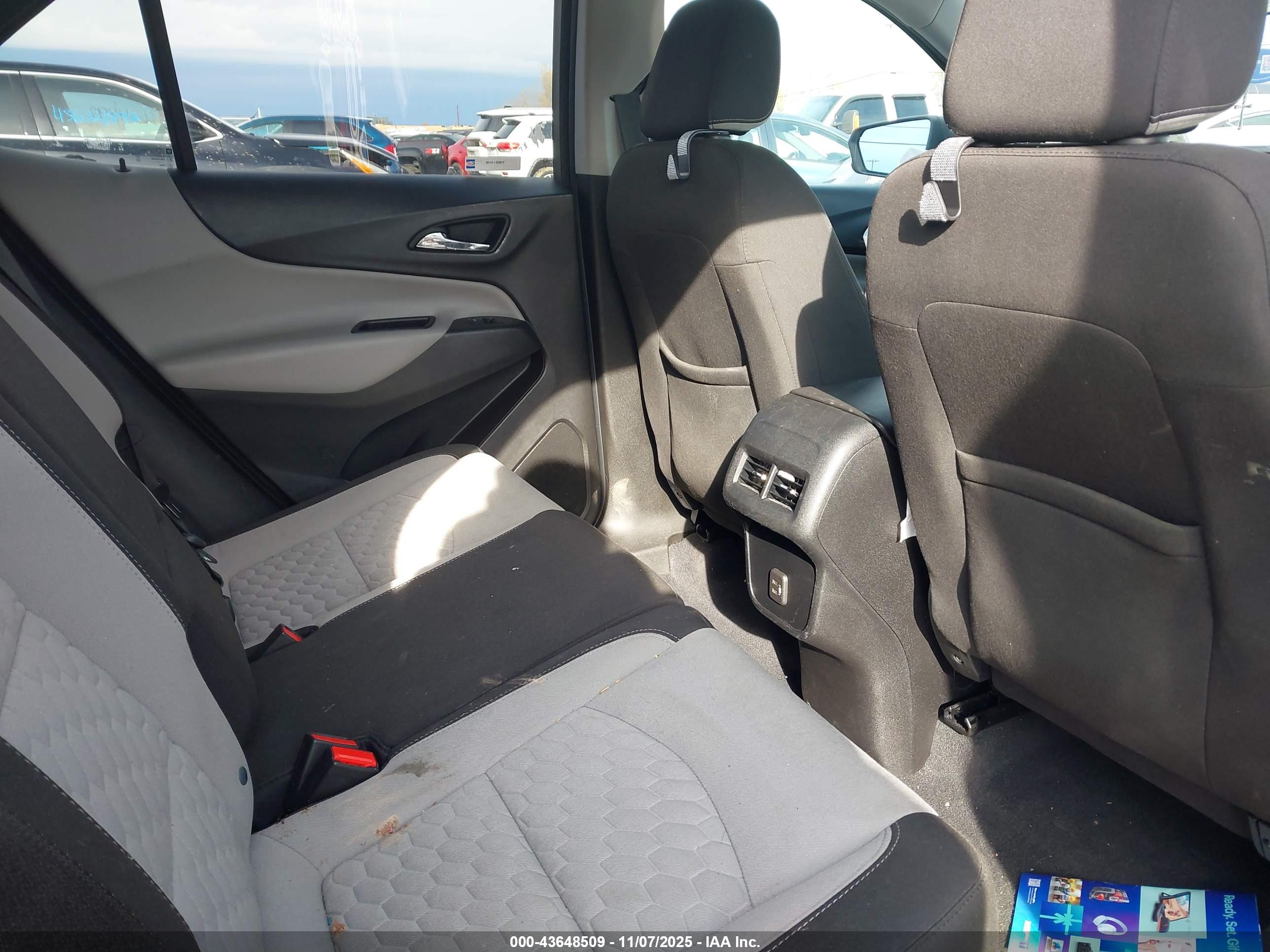 CHEVROLET EQUINOX image 8