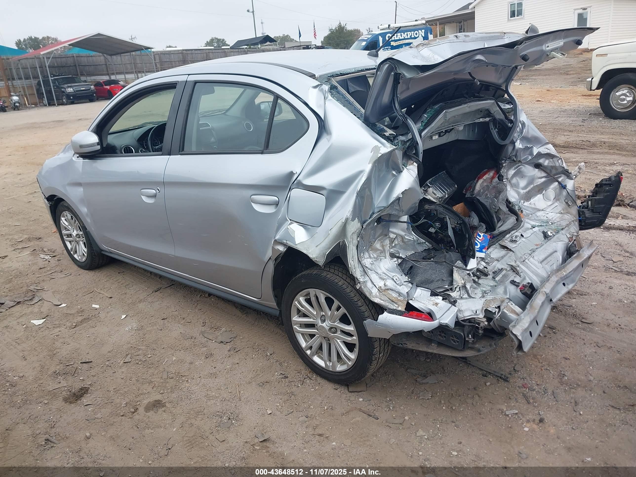 MITSUBISHI MIRAGE image 3