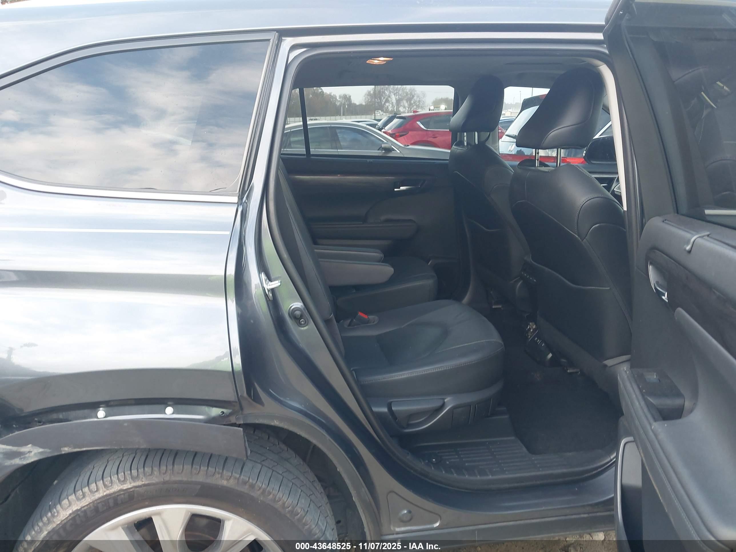 TOYOTA HIGHLANDER image 8