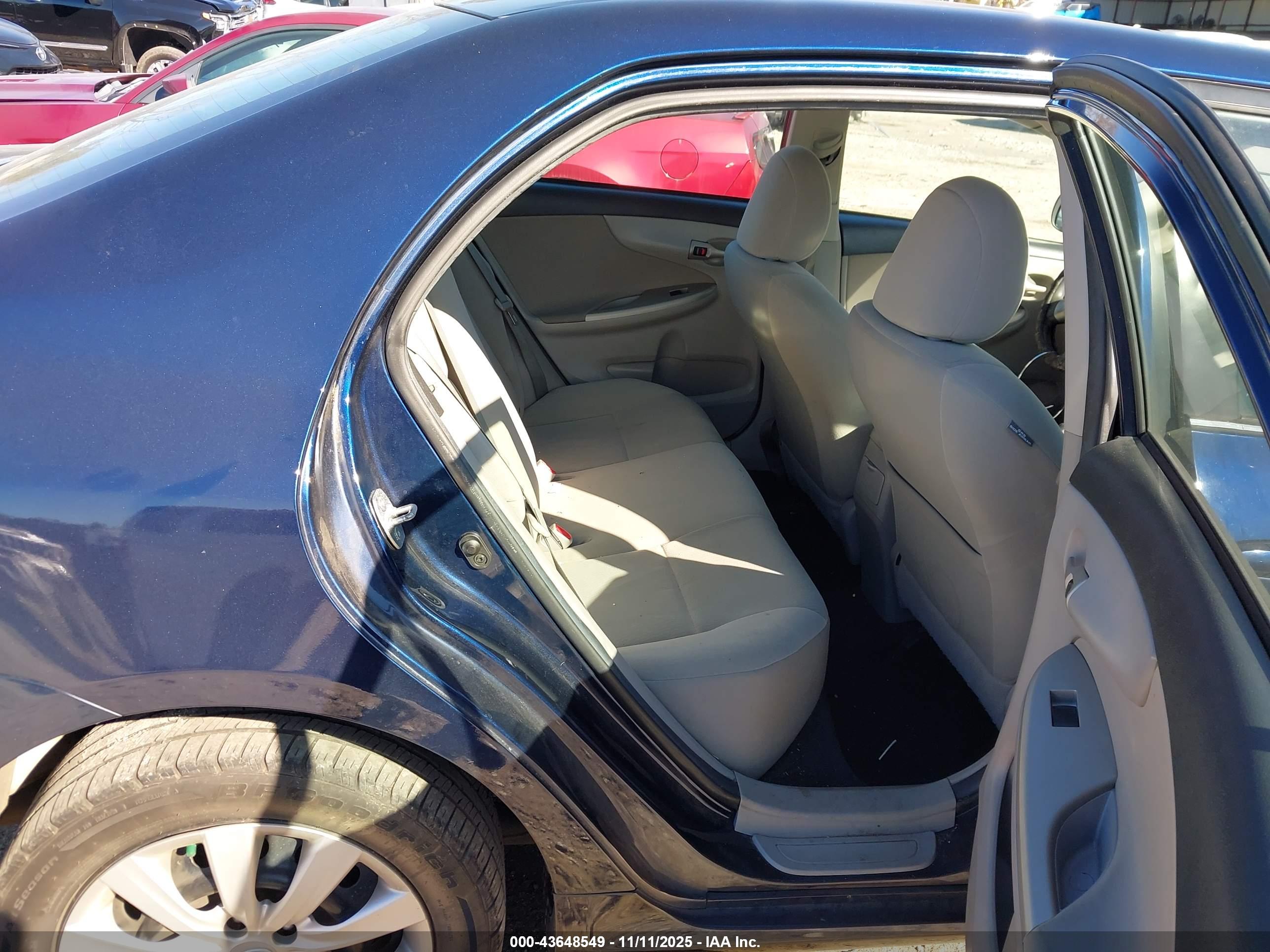 TOYOTA COROLLA image 8