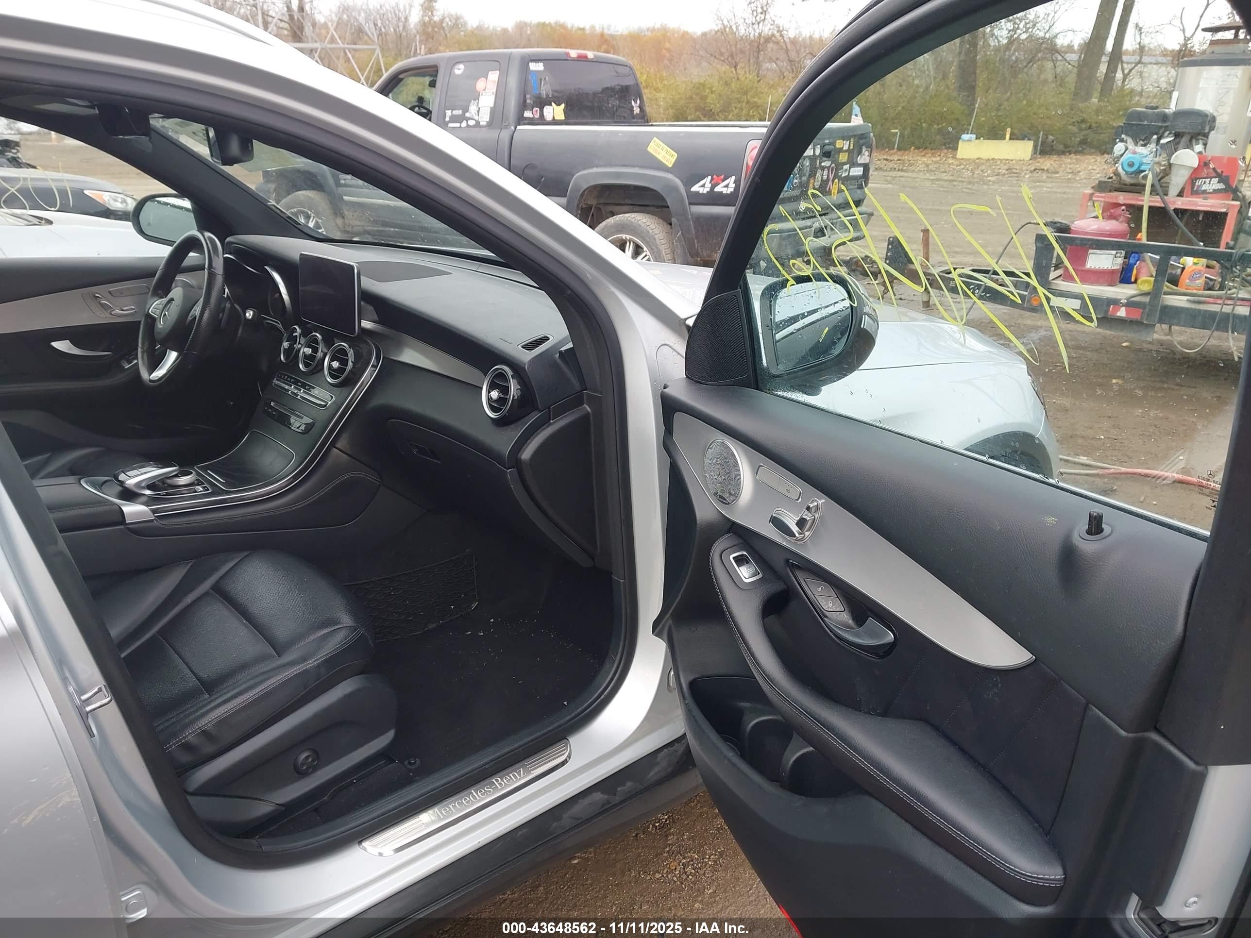 MERCEDES-BENZ GLC image 5