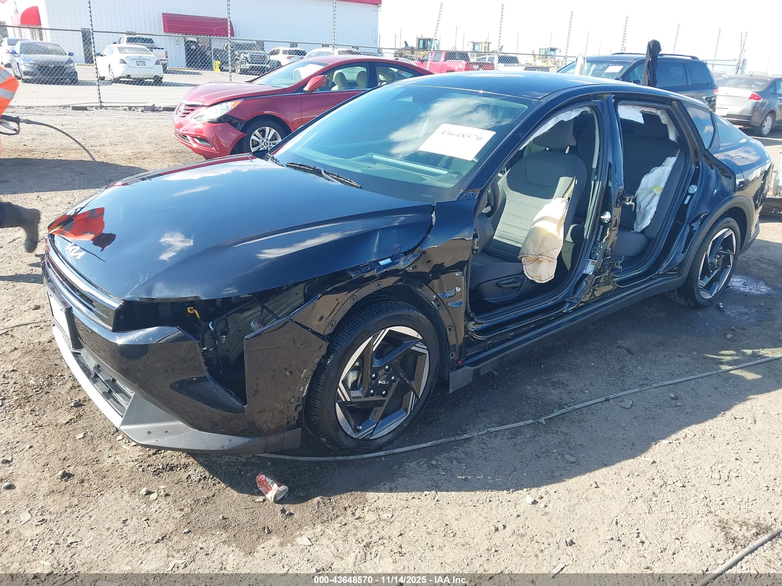 KIA K4 image 2