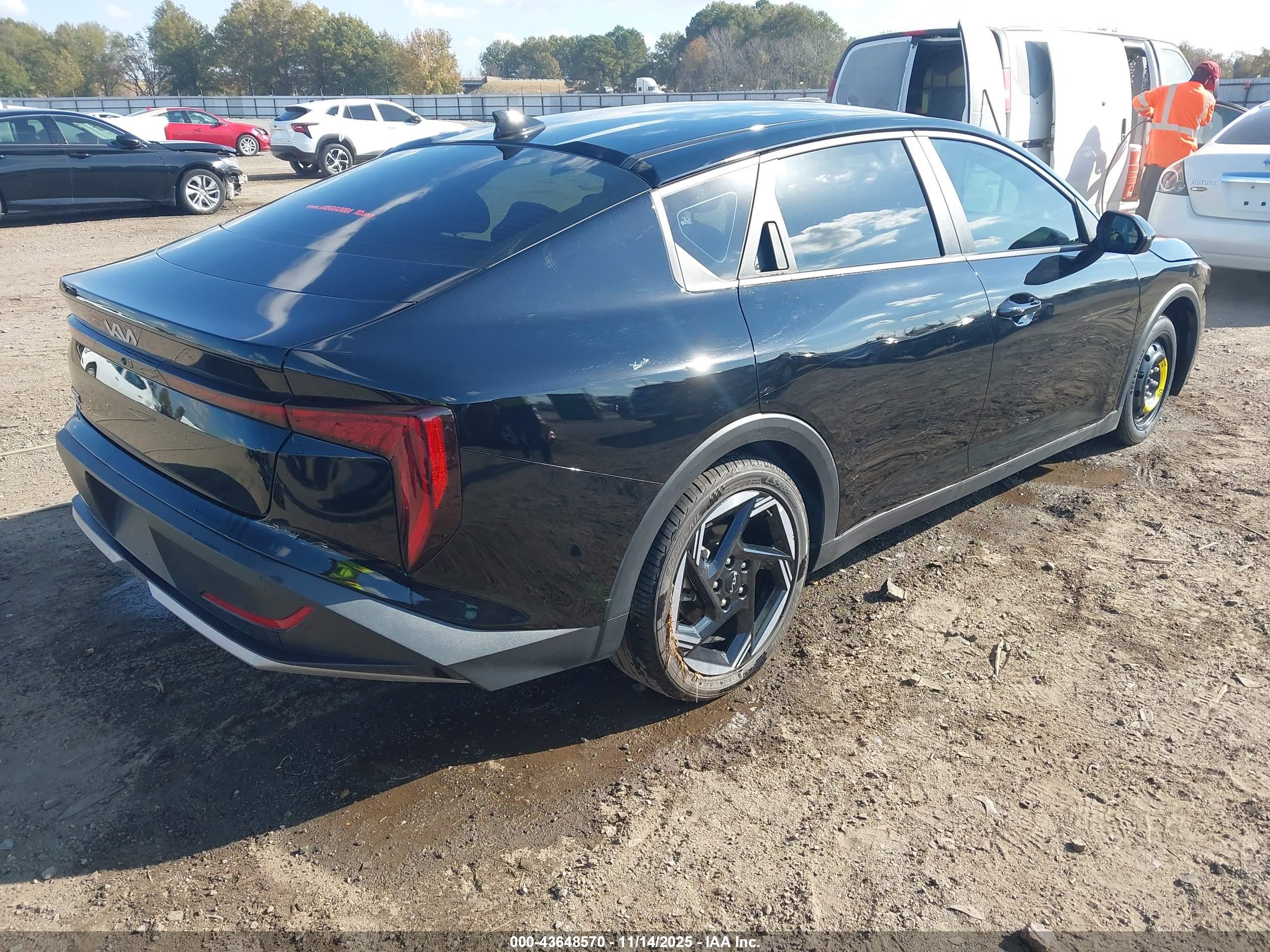 KIA K4 image 4