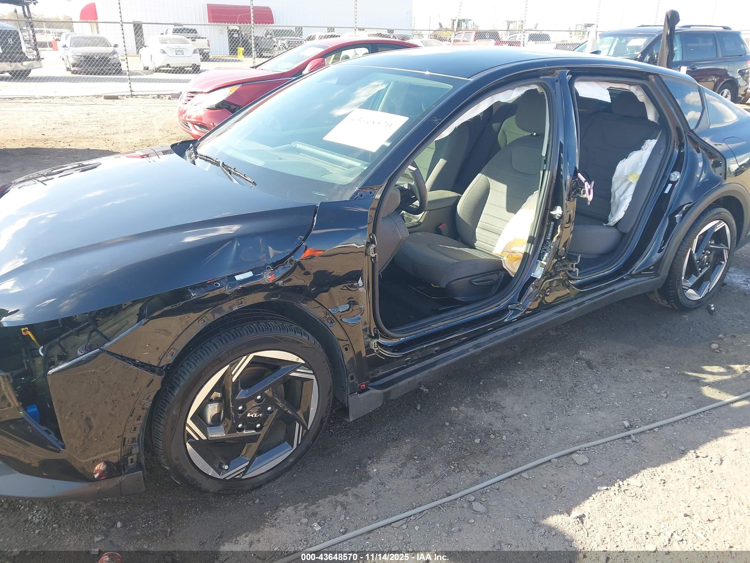 KIA K4 image 6