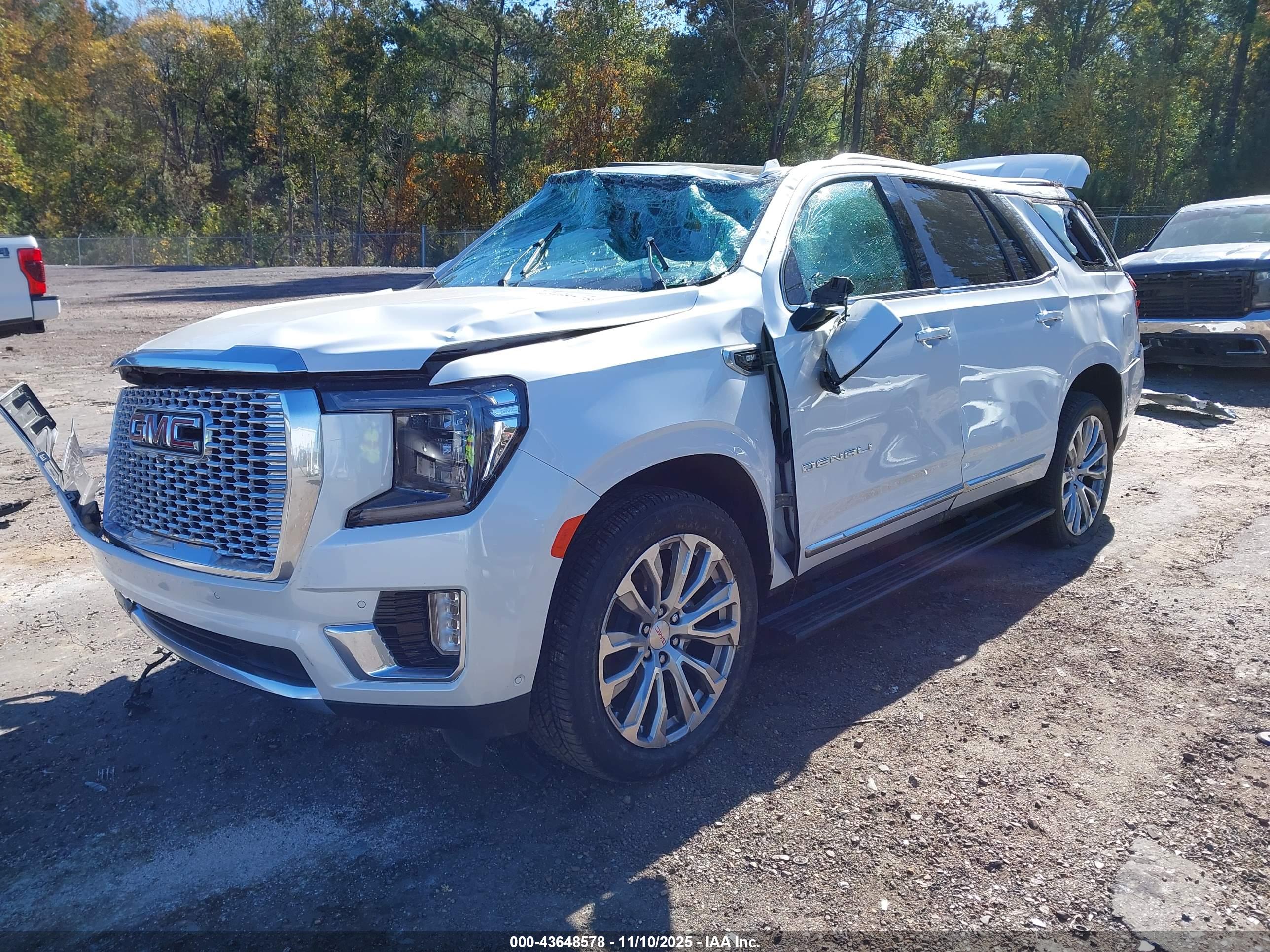 GMC YUKON image 2