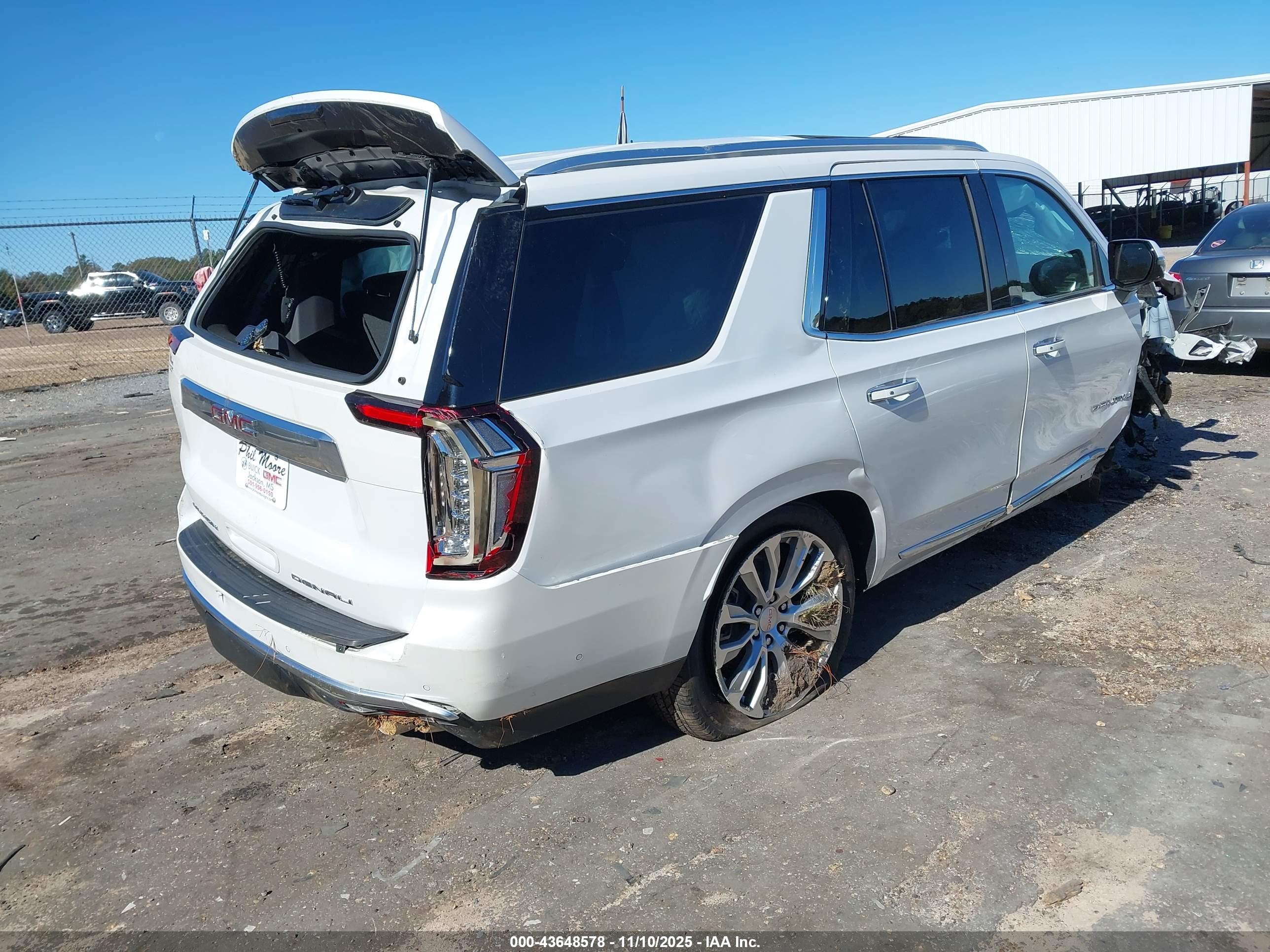 GMC YUKON image 4