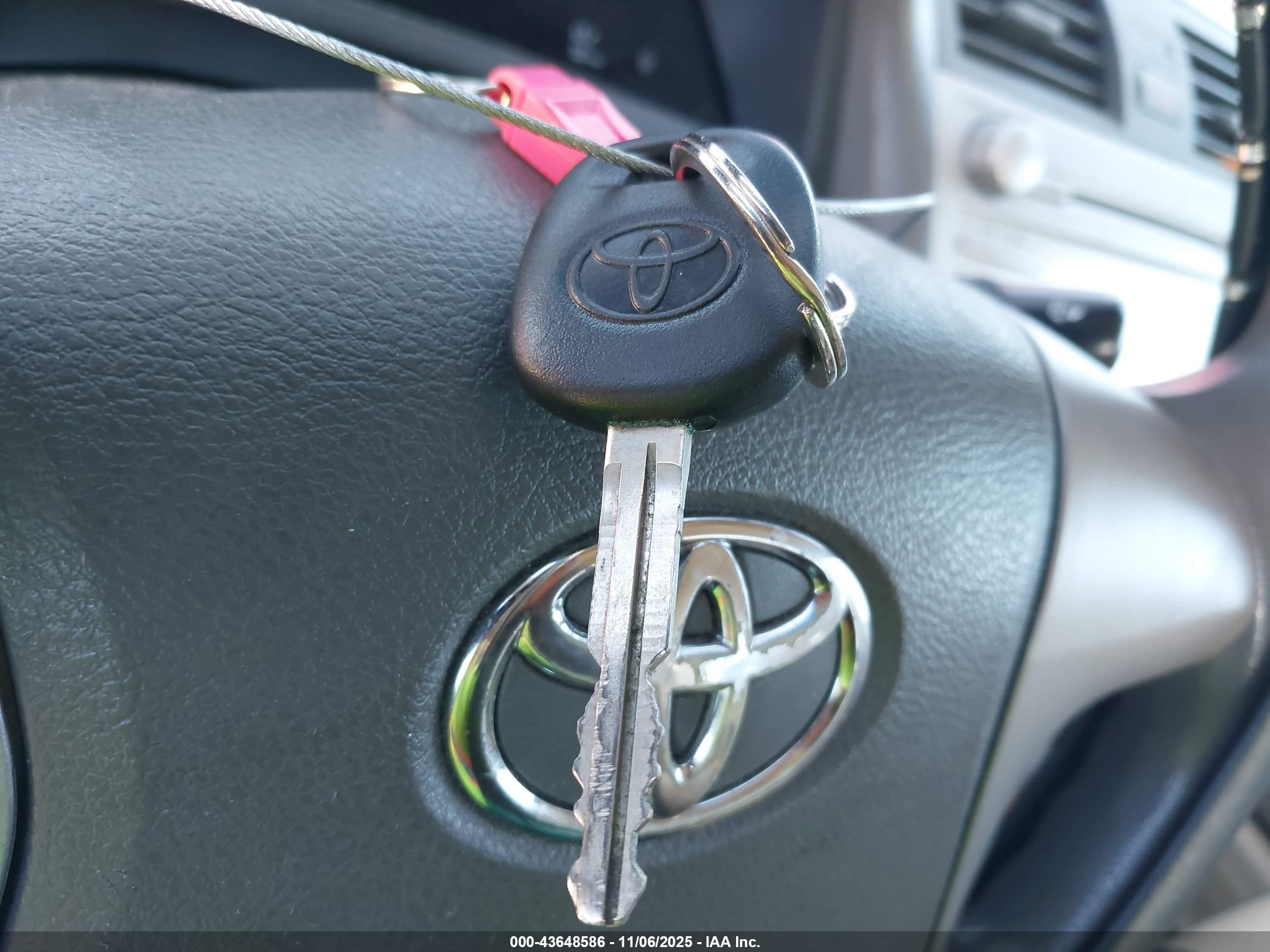 TOYOTA CAMRY image 11