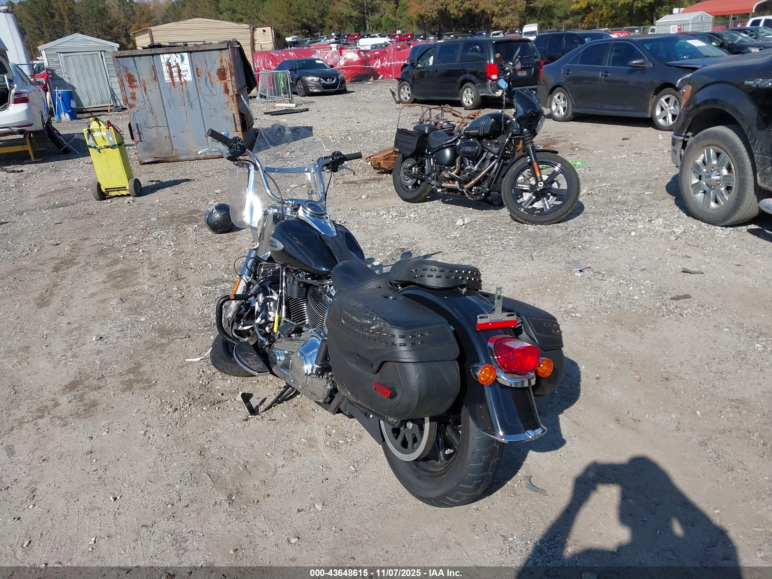 HARLEY-DAVIDSON FLHCS image 3