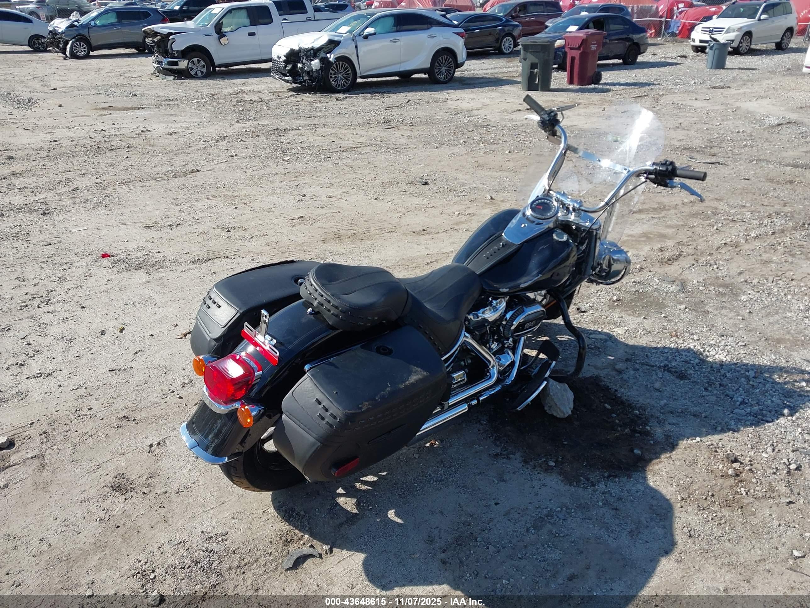 HARLEY-DAVIDSON FLHCS image 4