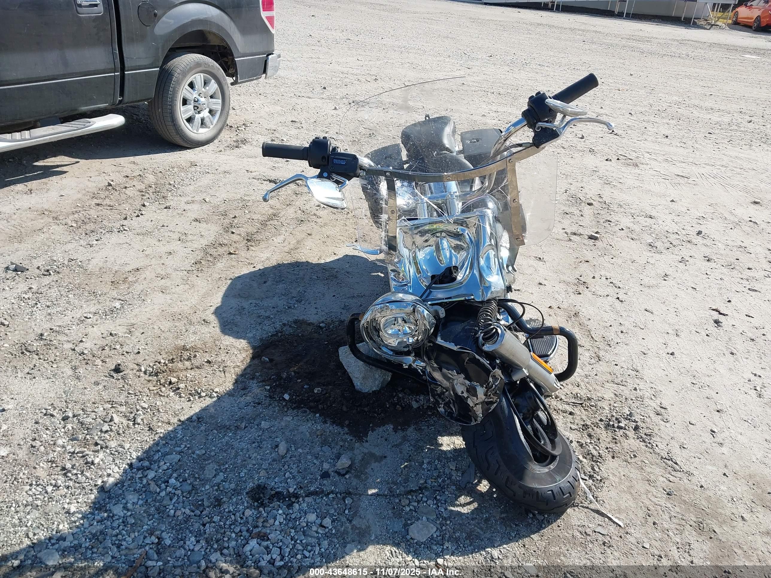 HARLEY-DAVIDSON FLHCS image 5