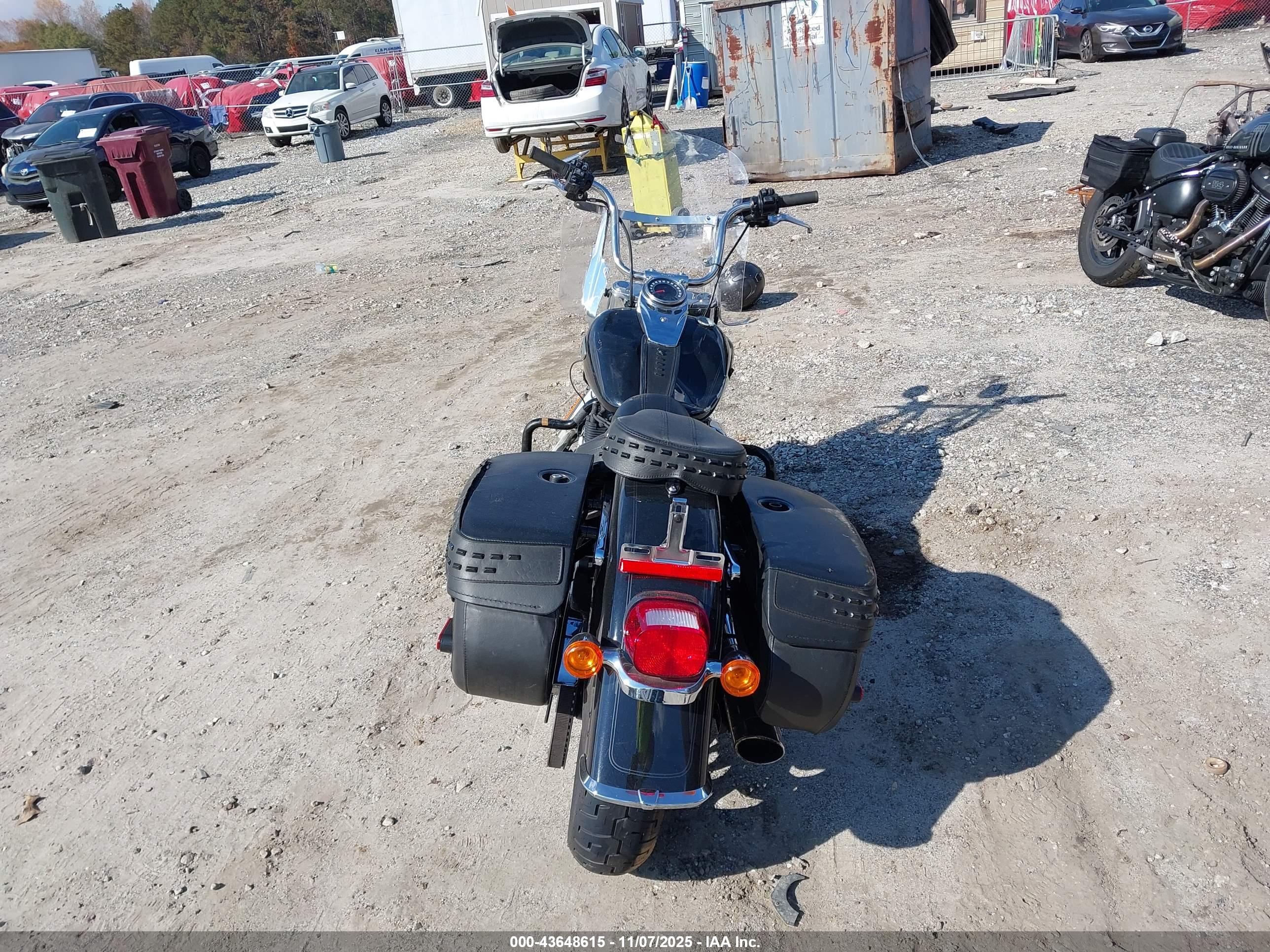 HARLEY-DAVIDSON FLHCS image 6