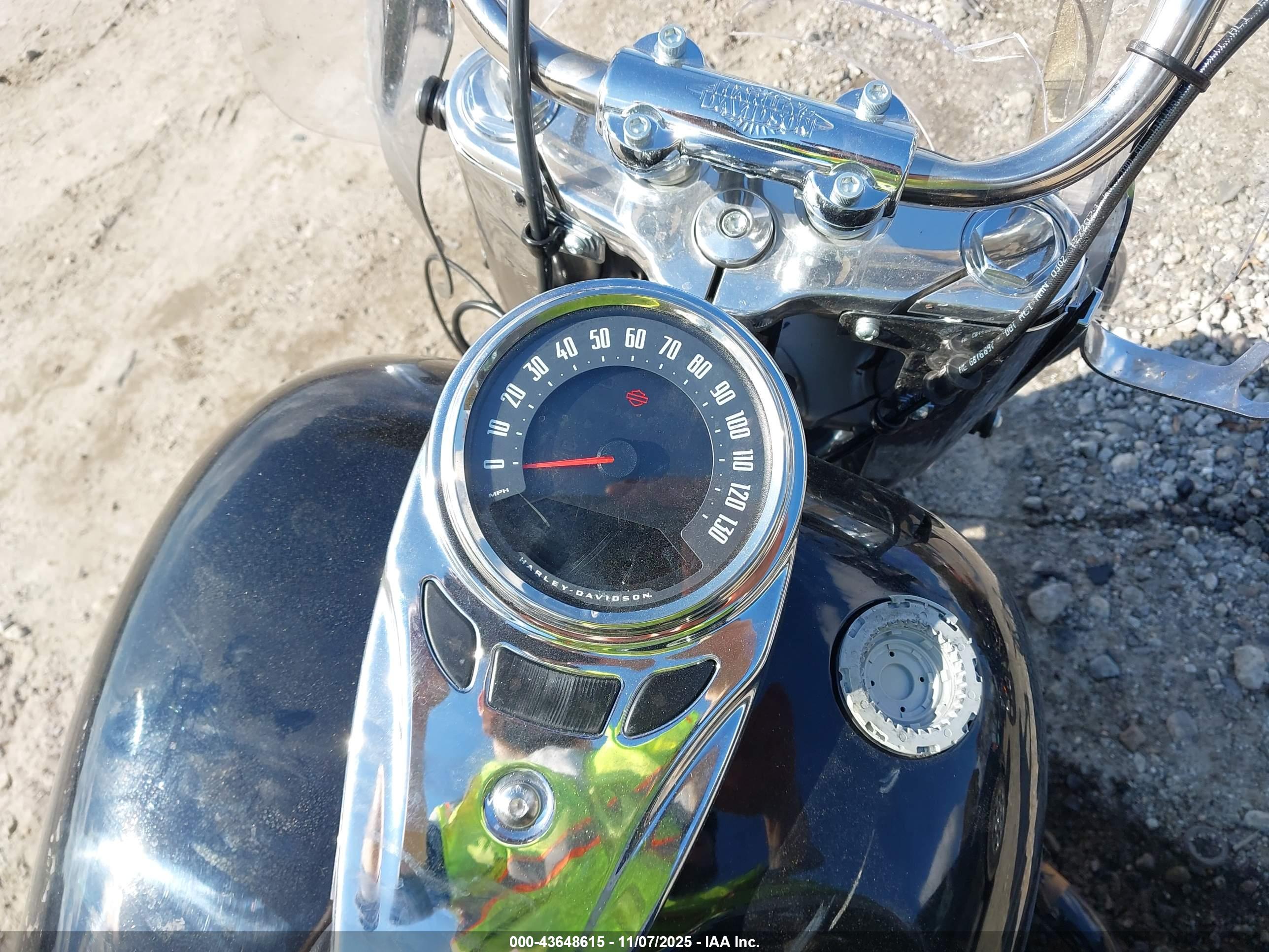 HARLEY-DAVIDSON FLHCS image 7