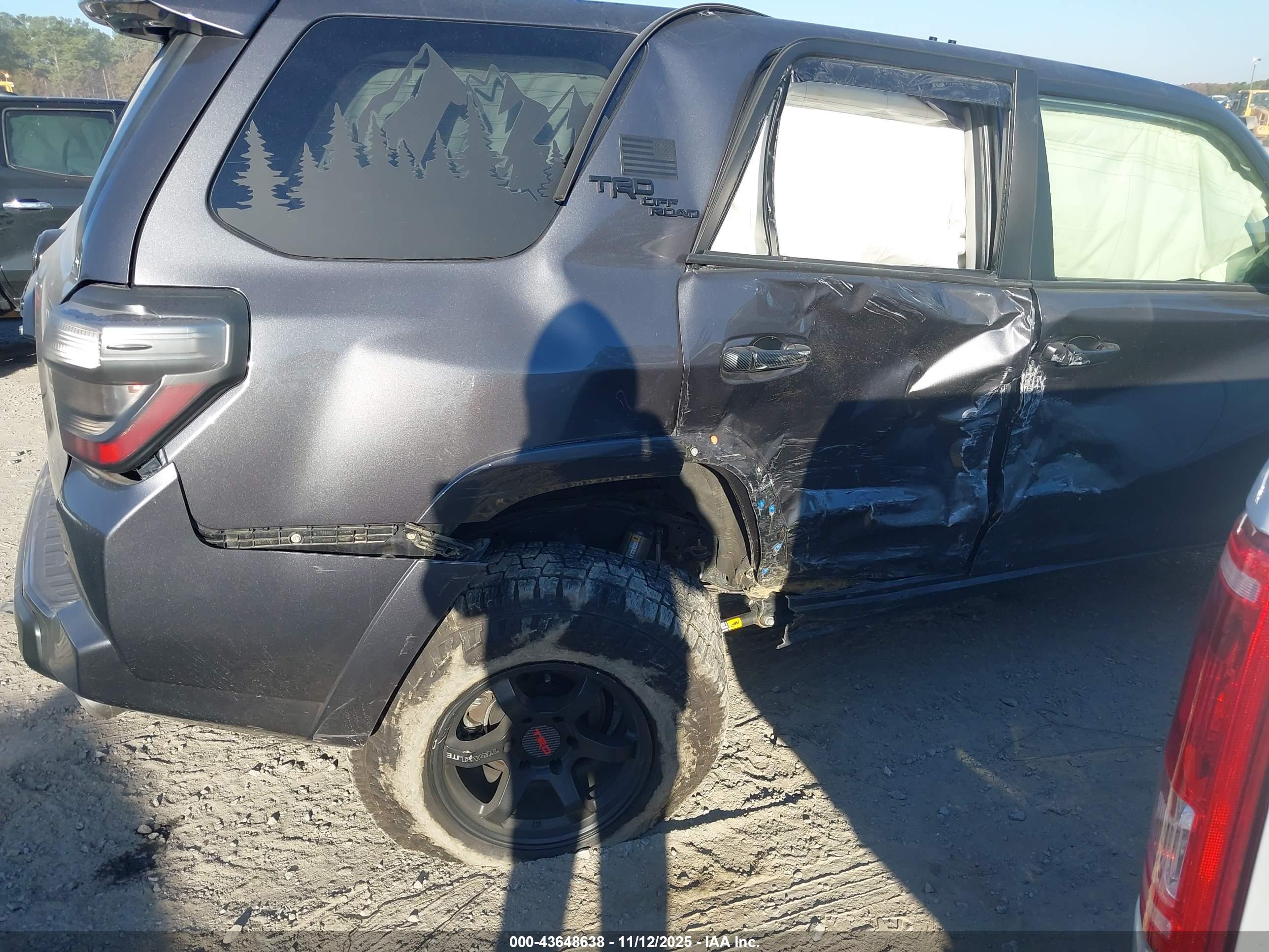 TOYOTA 4RUNNER image 6