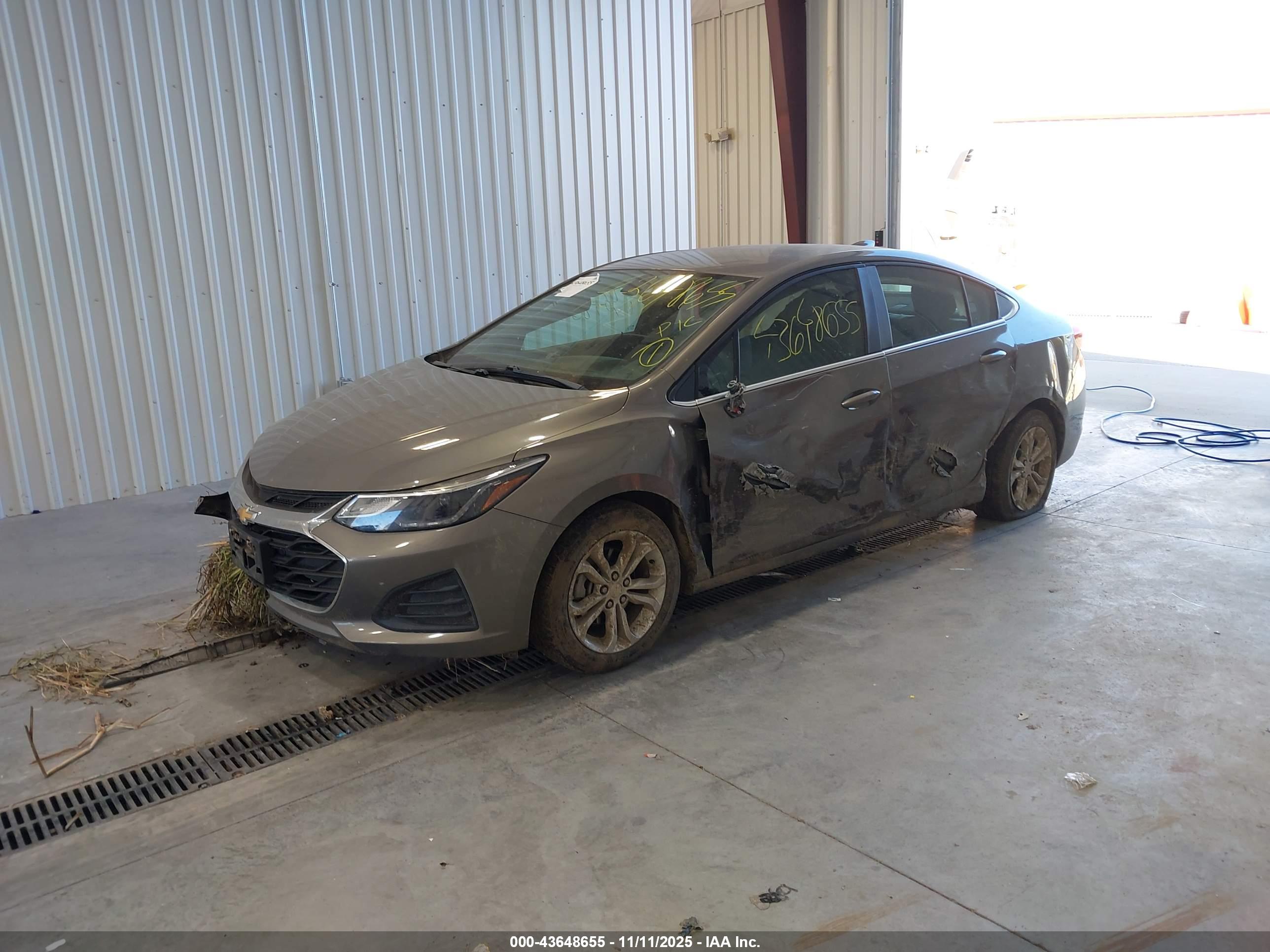 CHEVROLET CRUZE image 2
