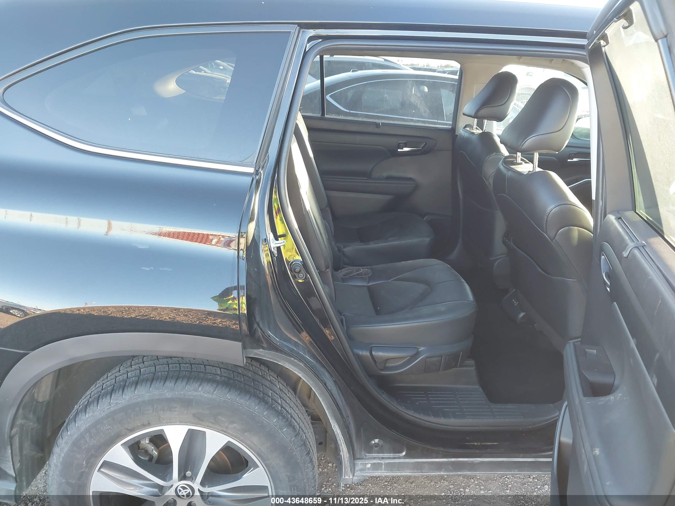 TOYOTA HIGHLANDER image 8