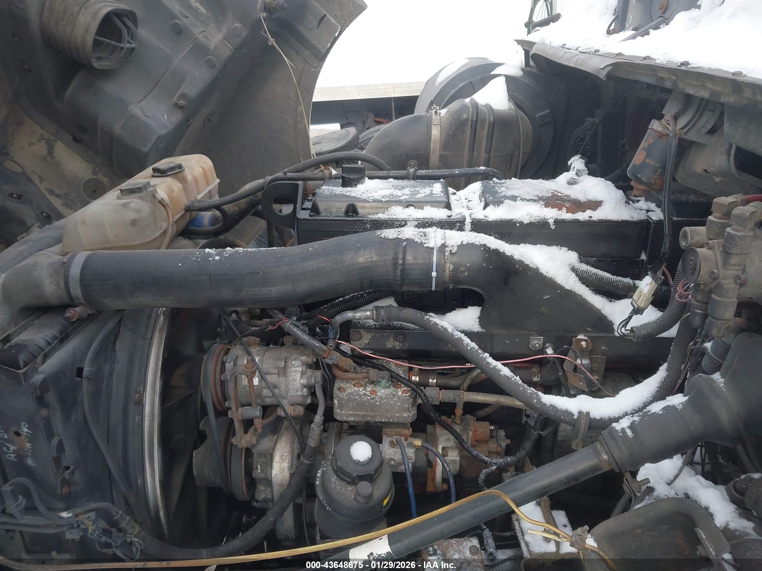 VOLVO VN image 10